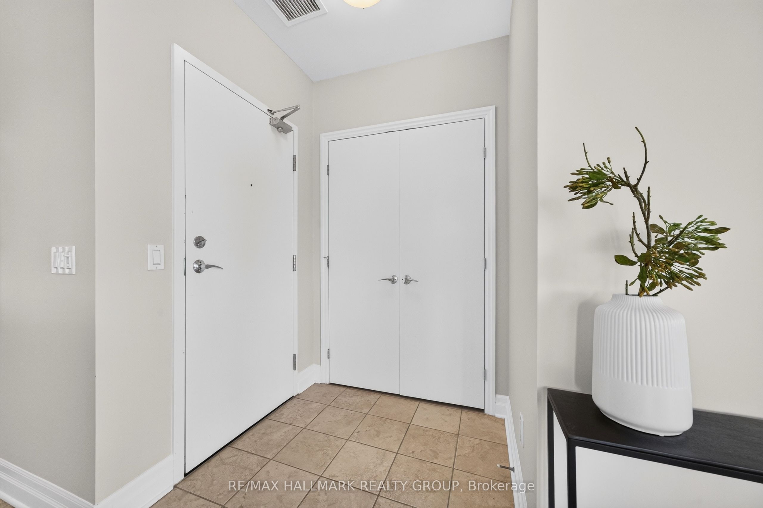 235 Kent Street PH05