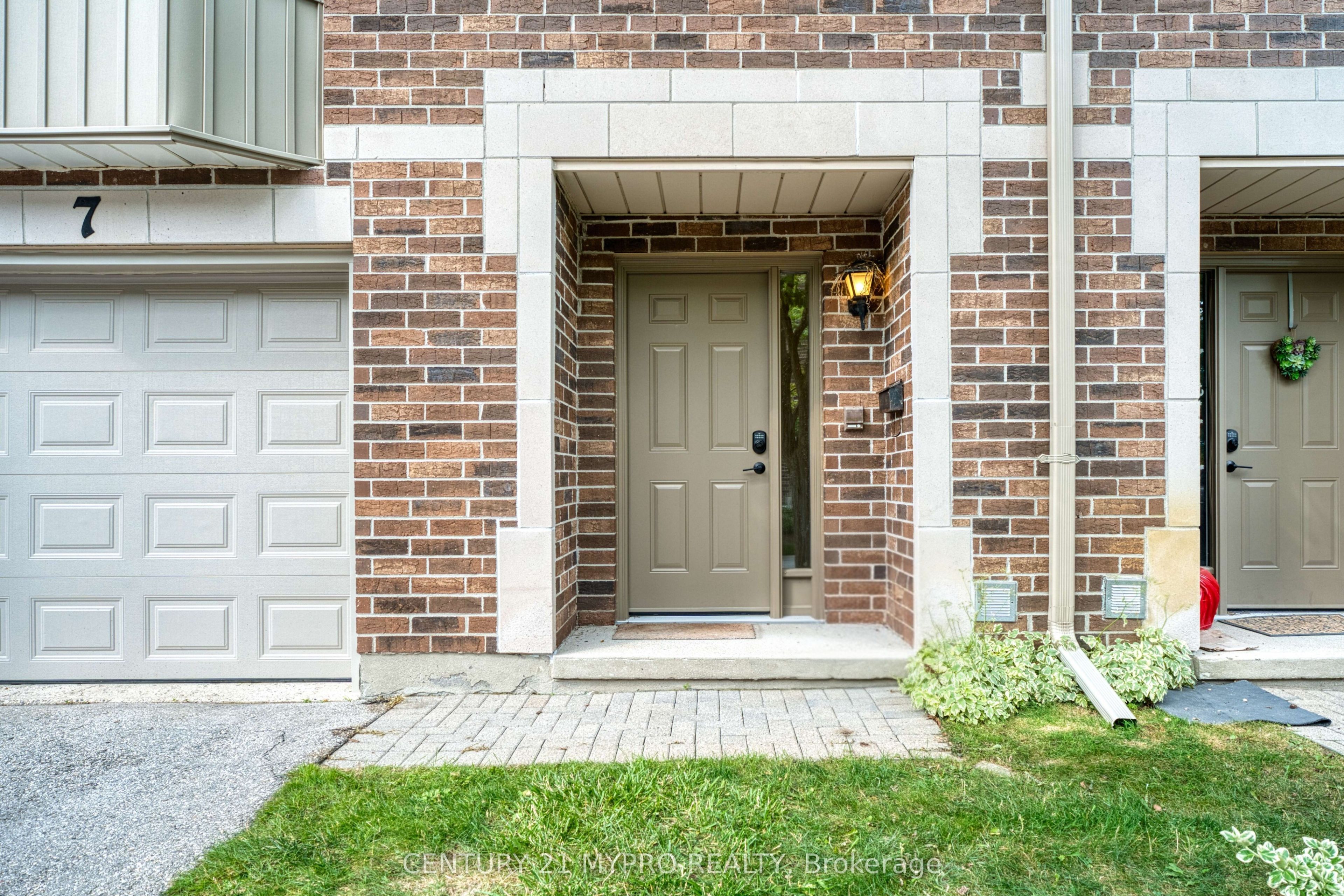 1548 Richmond Street 7