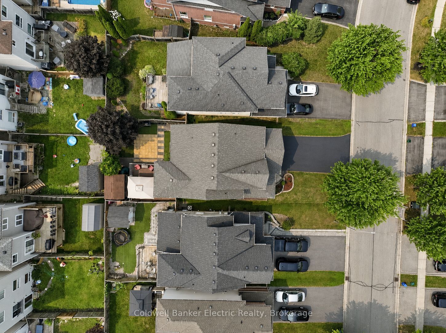 1407 Ashgrove Crescent