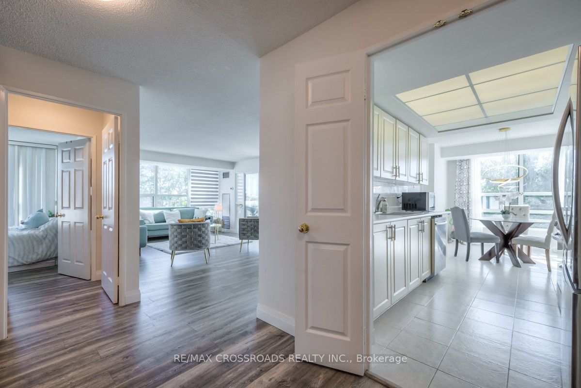 7825 Bayview Avenue 304