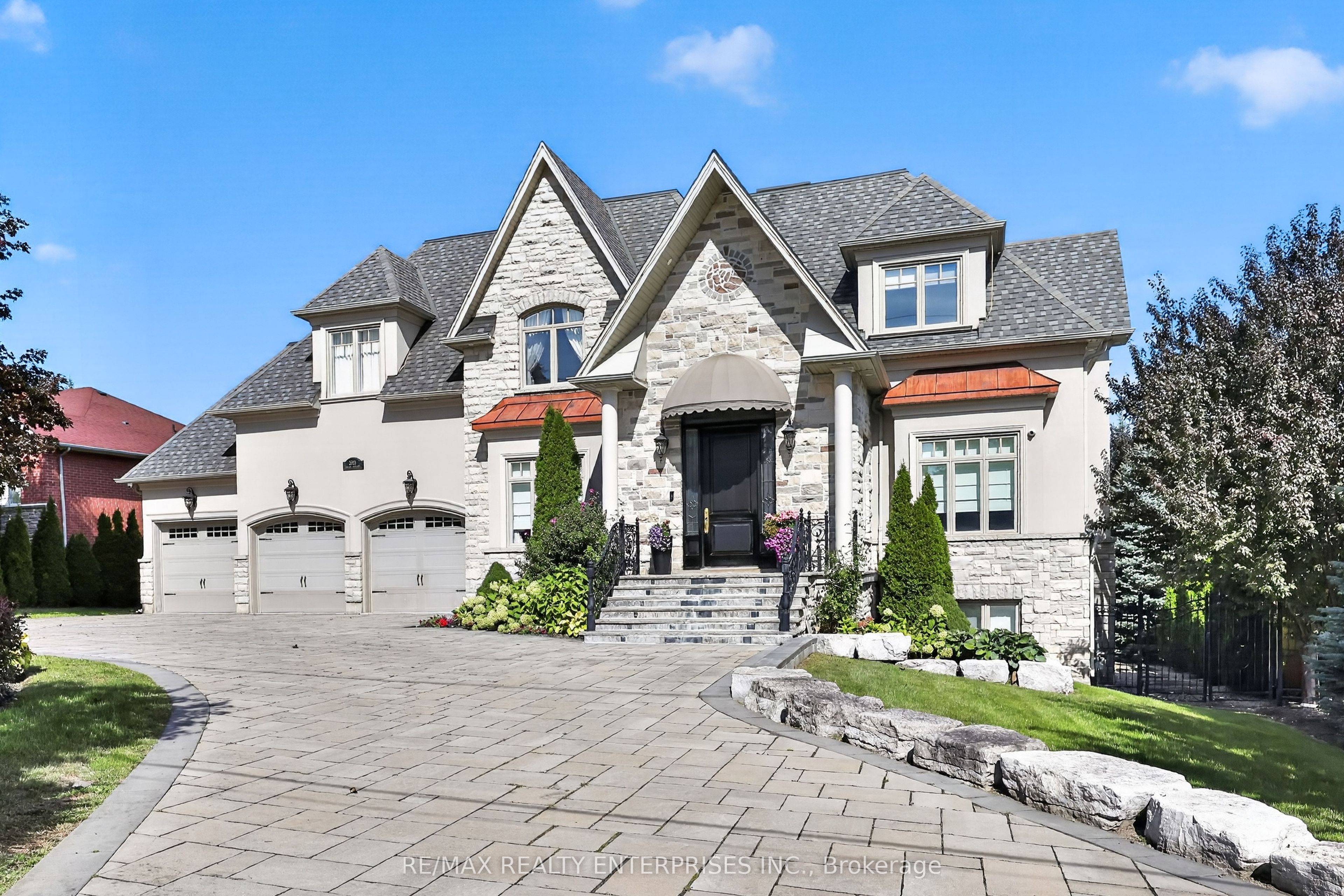 2513 Sharon Crescent