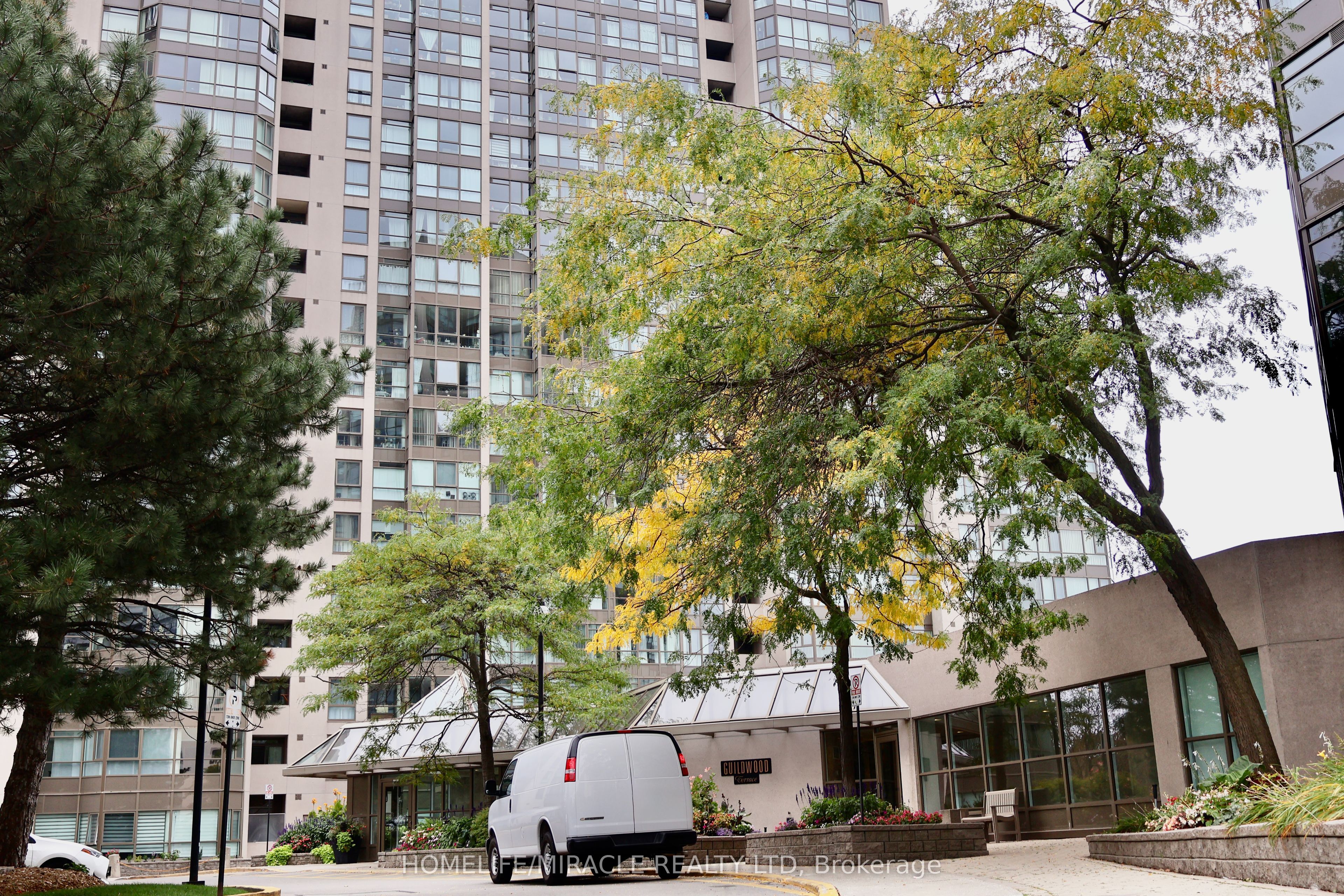 3233 Eglinton Avenue E 802