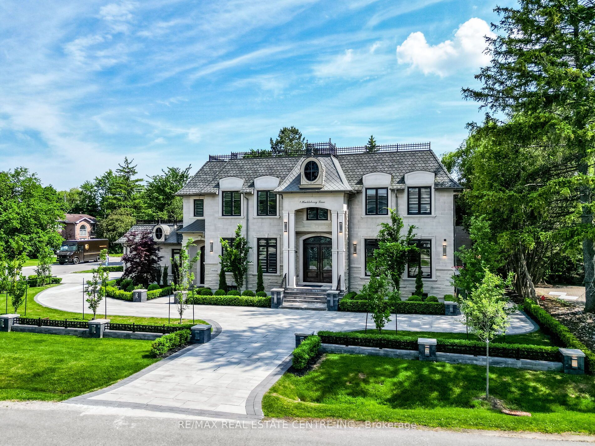 1 Huckleberry Lane S