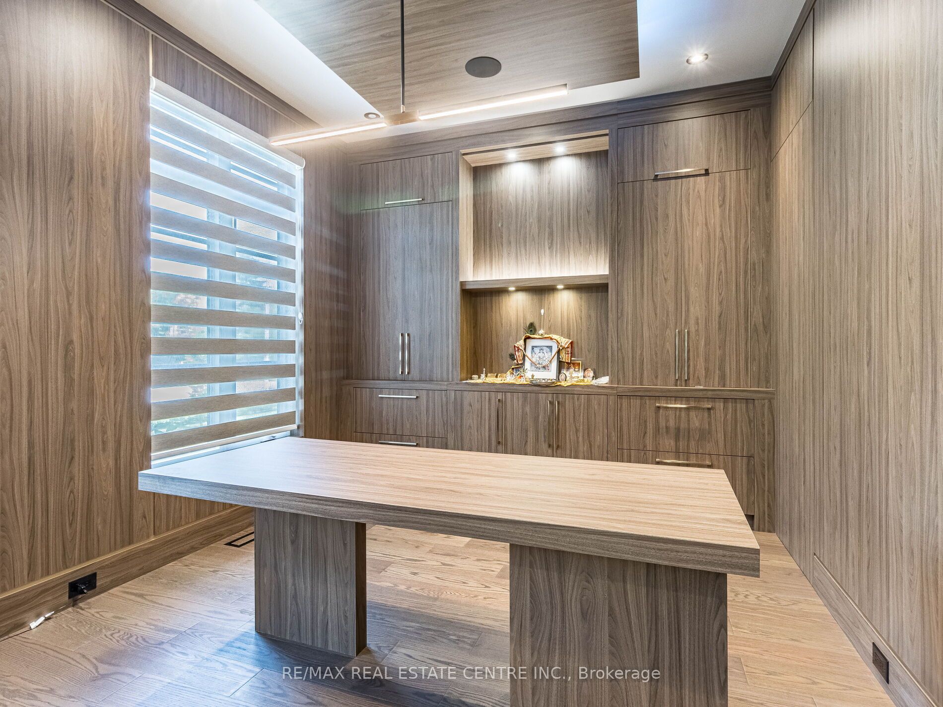 1 Huckleberry Lane S