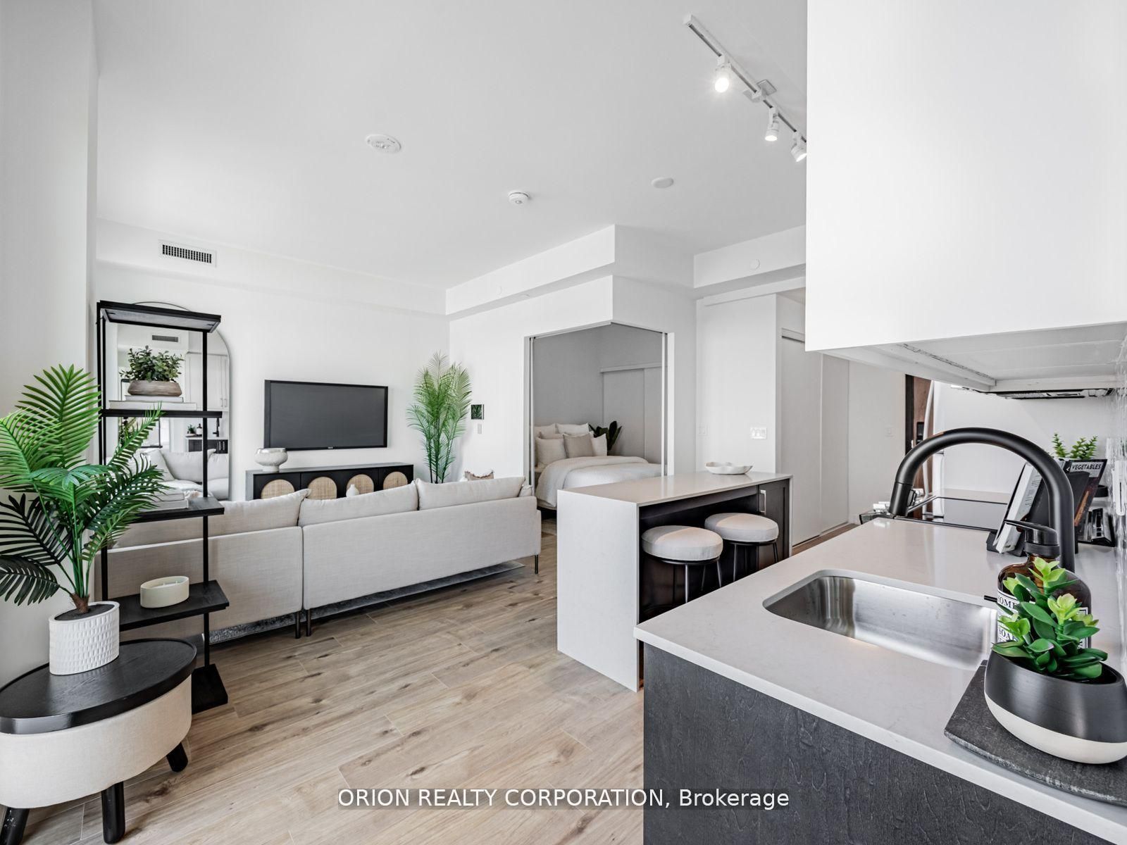 201 Brock Street S 517