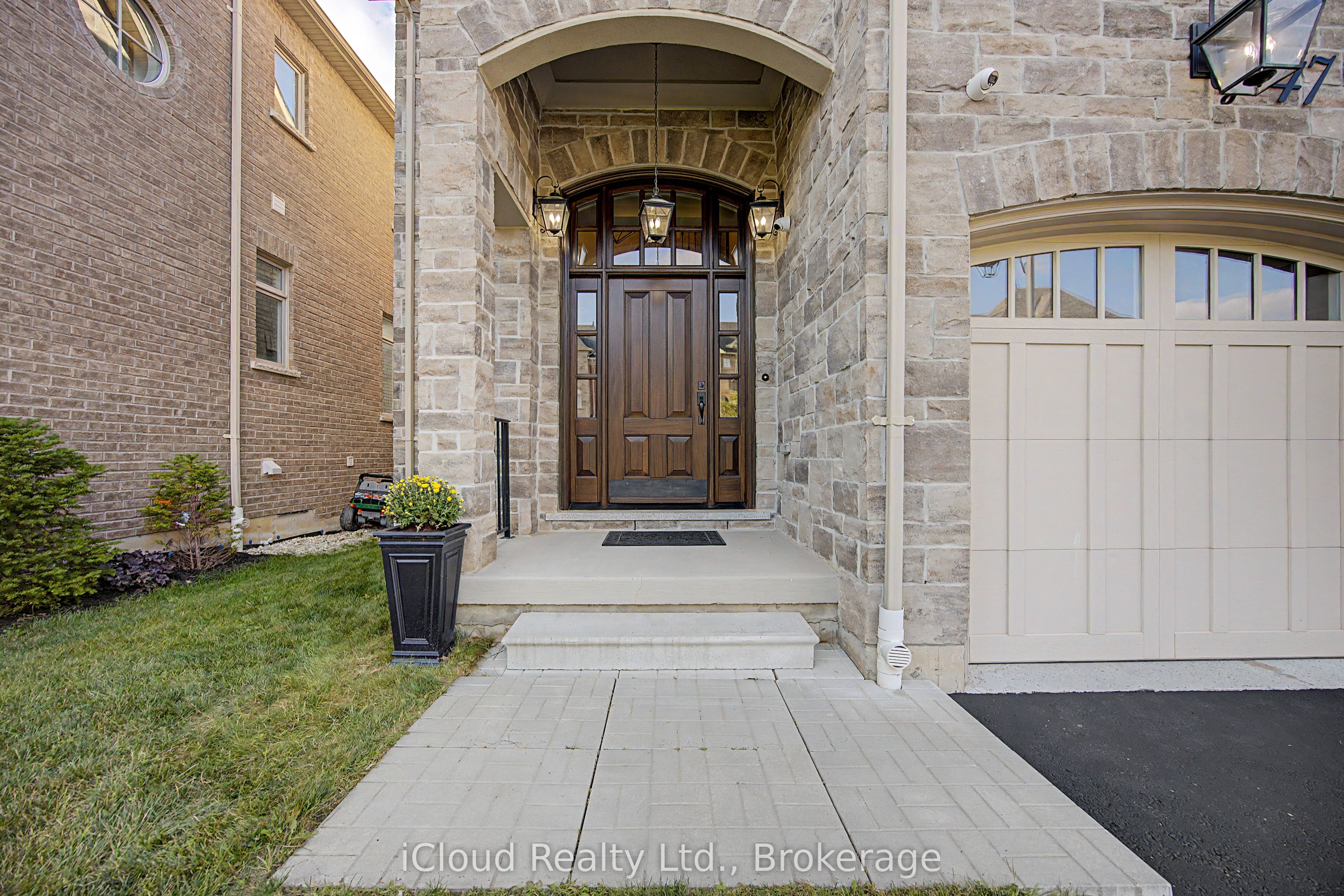 47 West Branch Drive