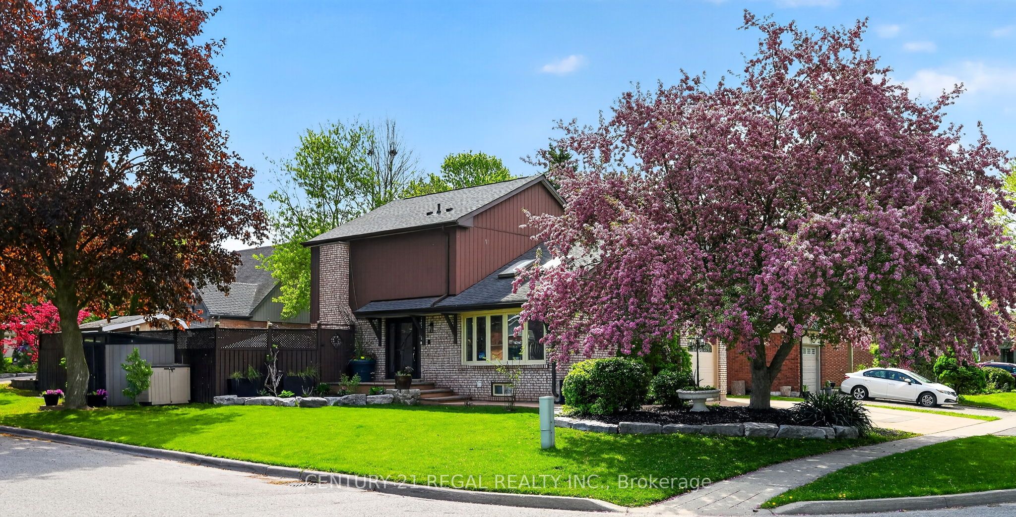 481 Camelot Drive W