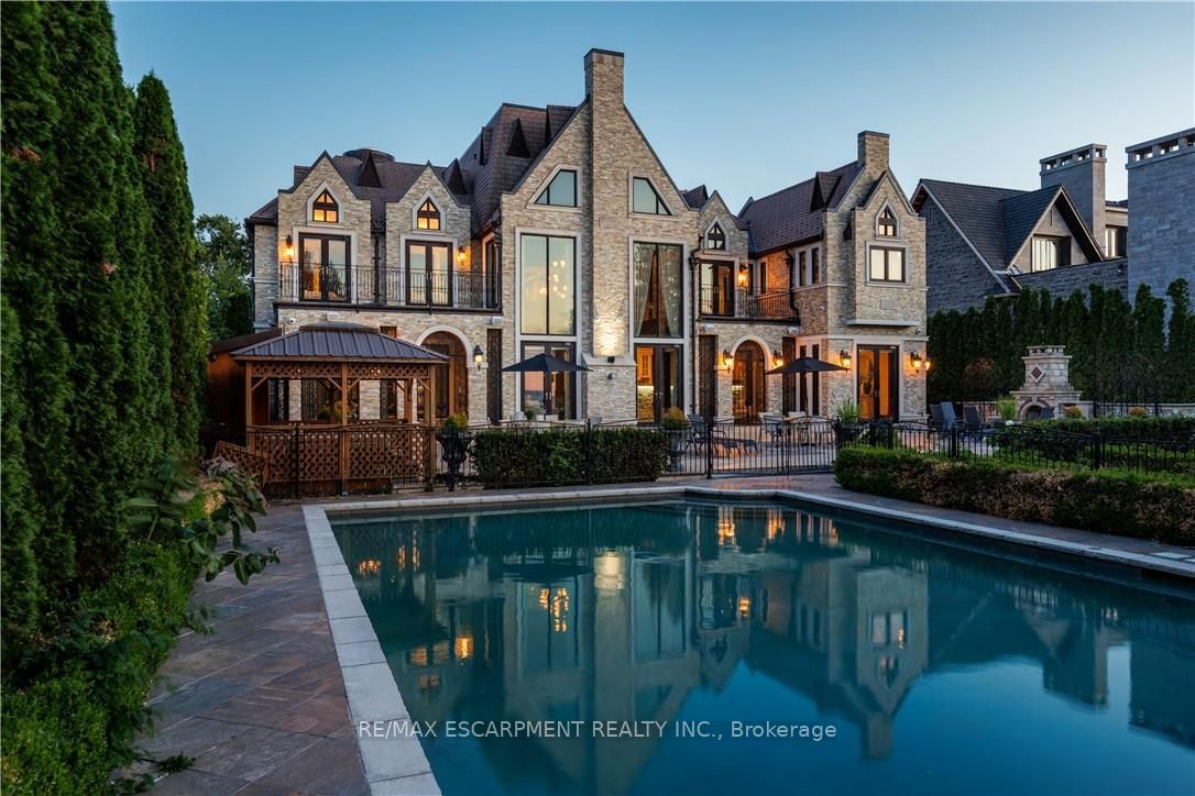 144 LAKE Drive E