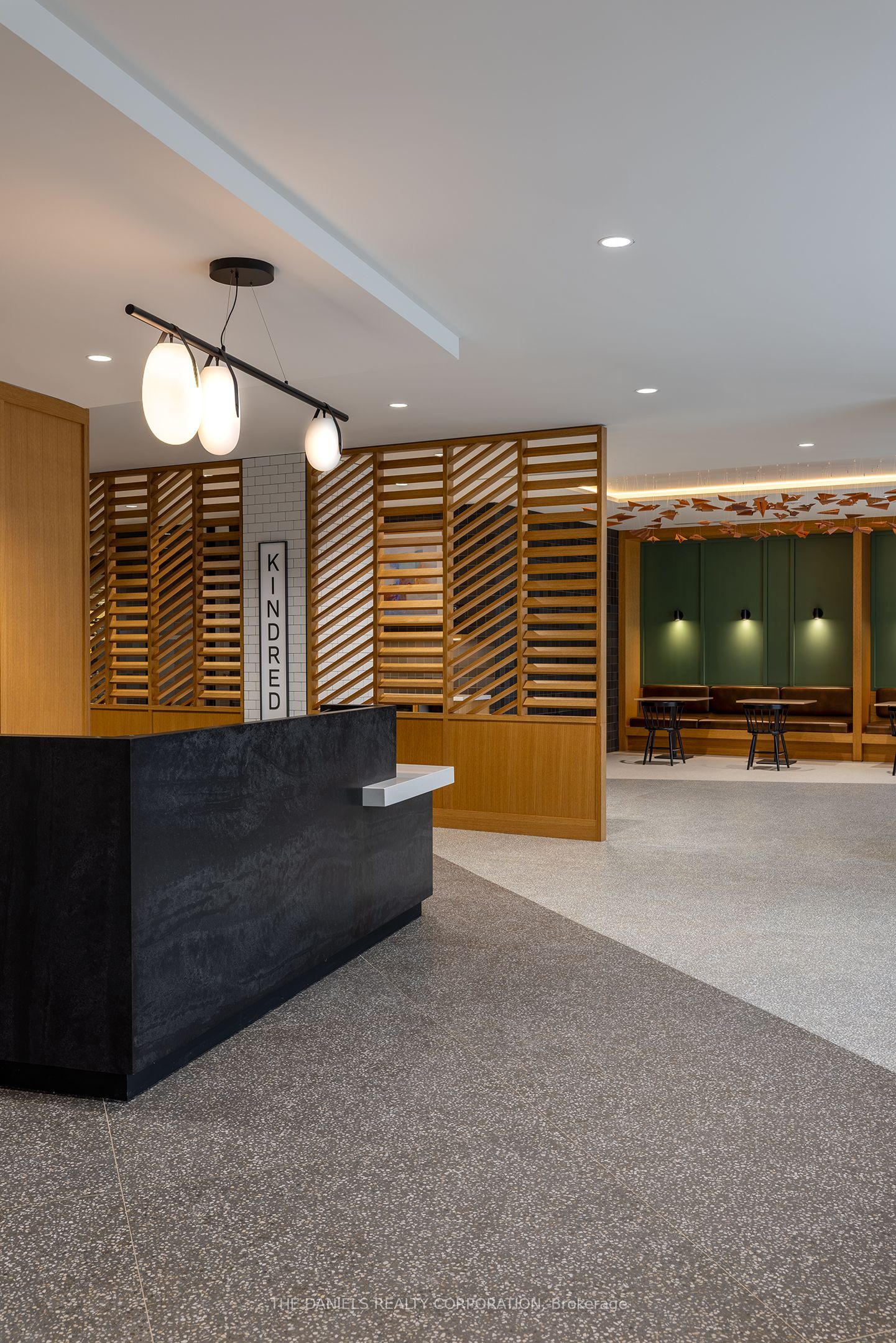 2495 Eglinton Avenue W 913