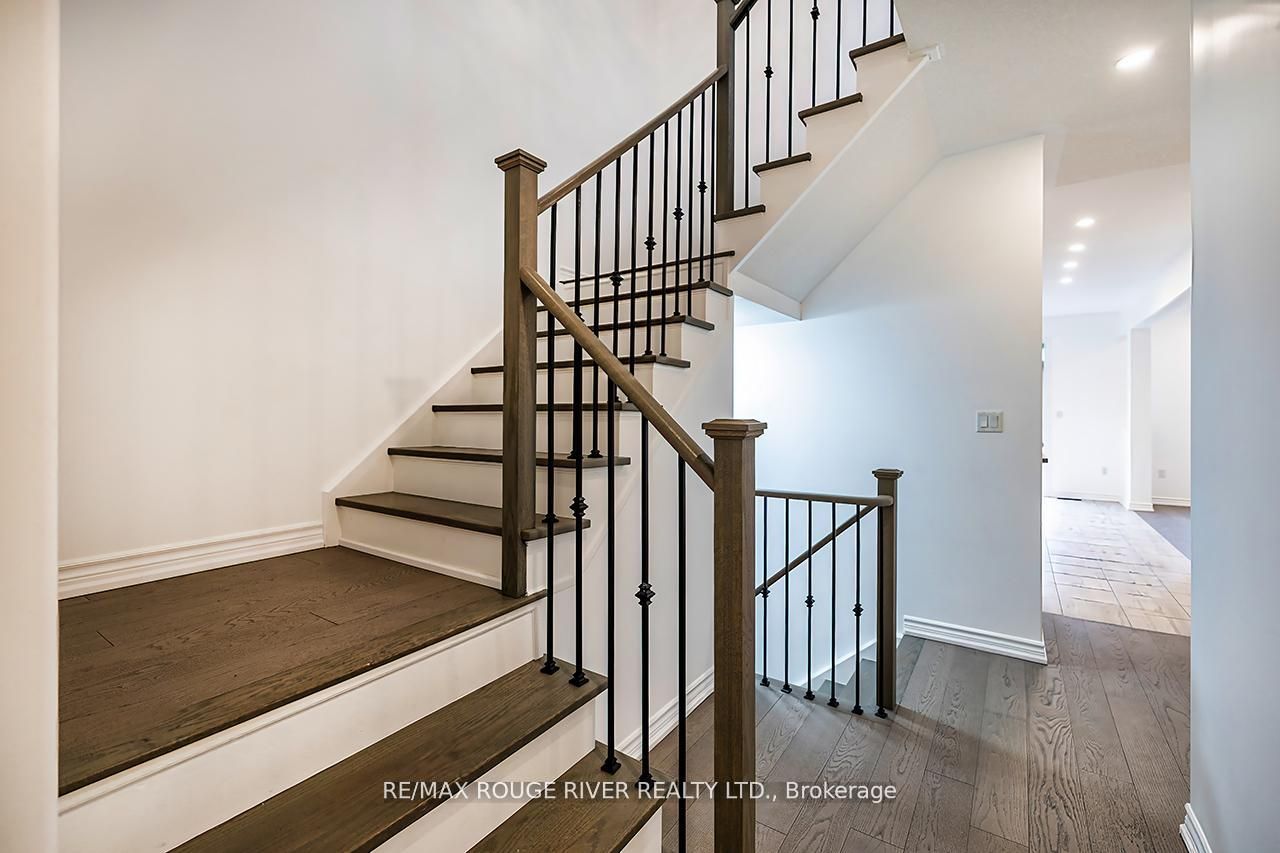 10 Moses Crescent