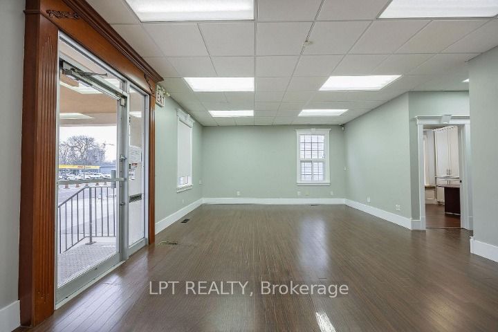 215 Wellington Street