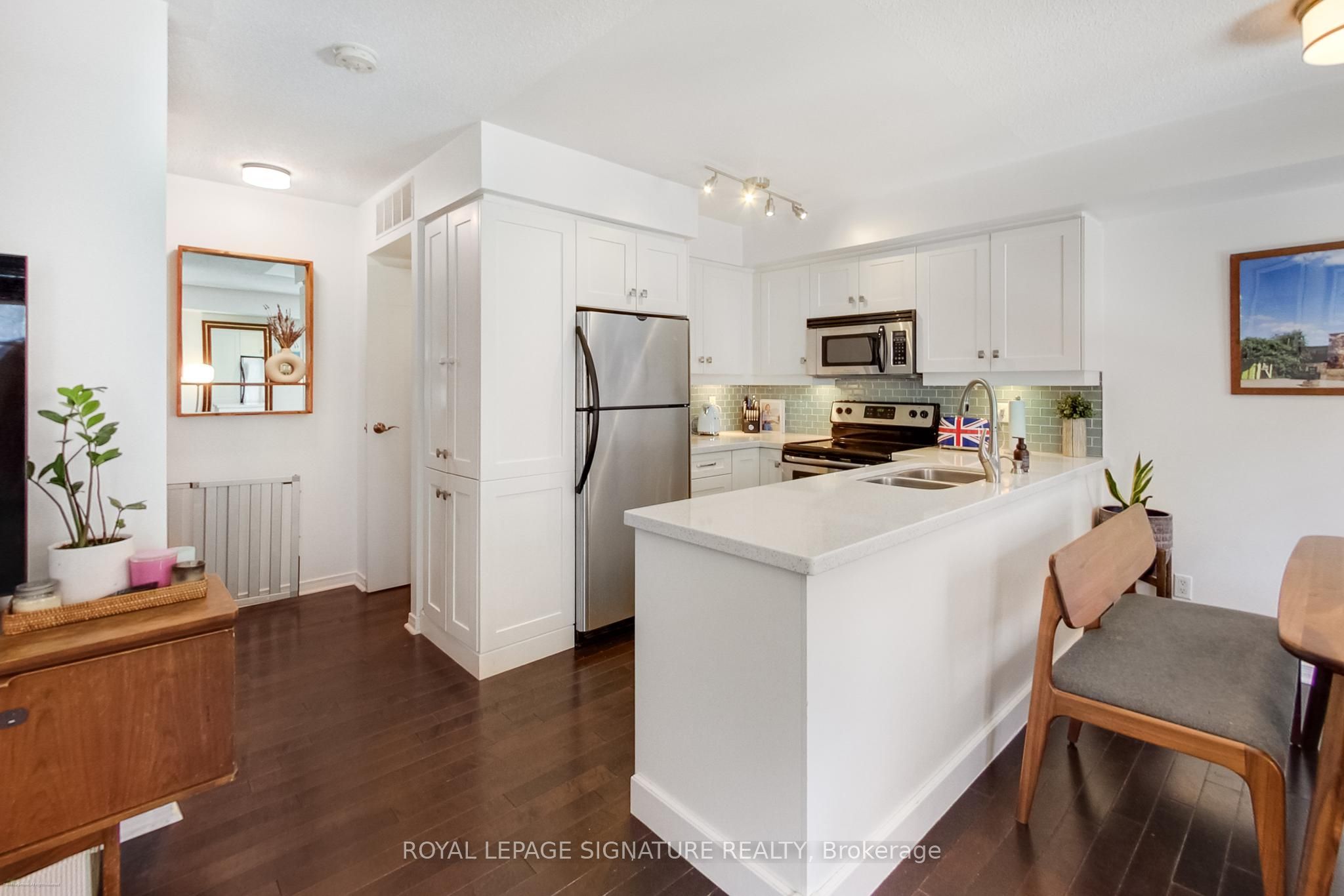 46 Western Battery Road 838