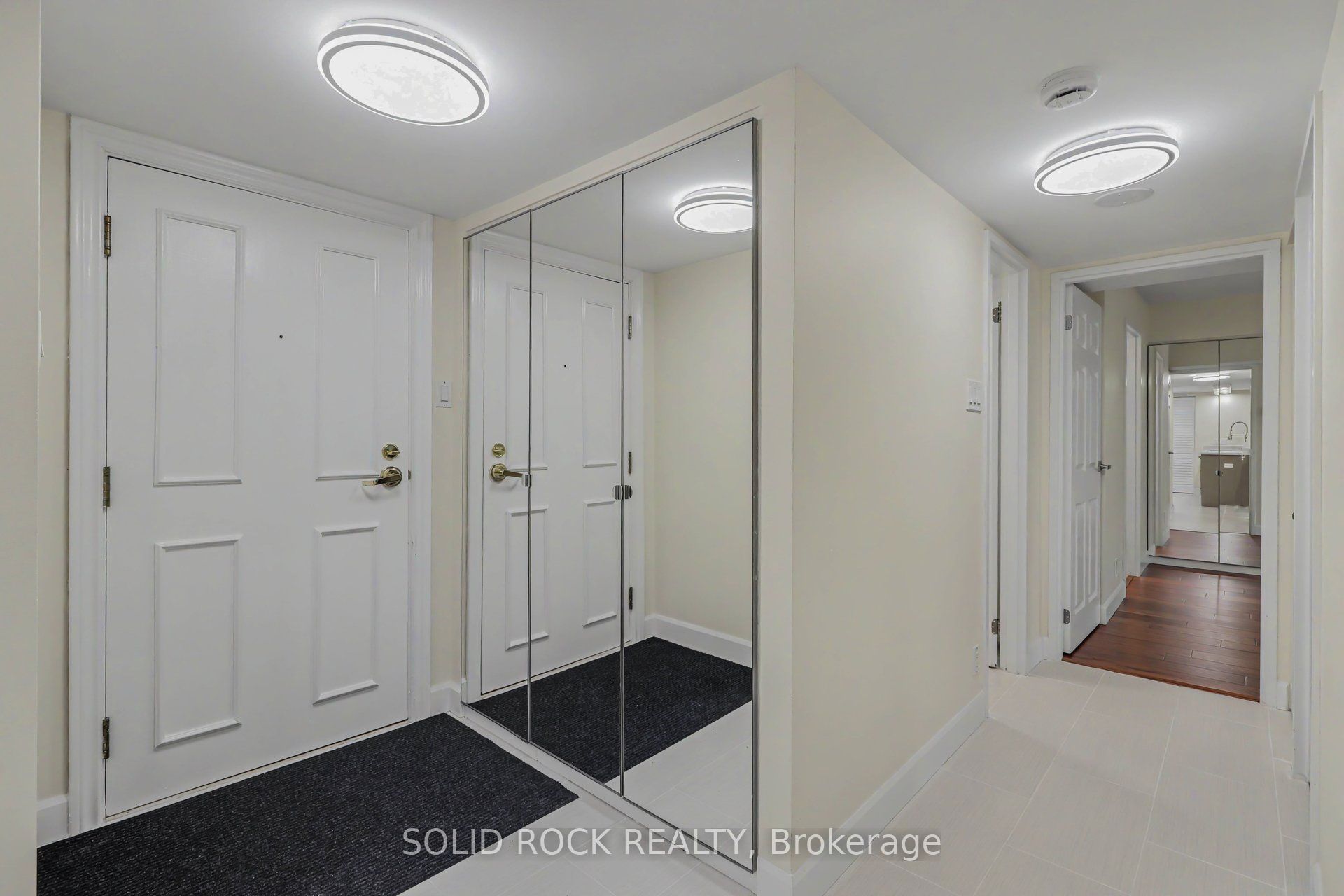30 CHARLEVOIX Street 303