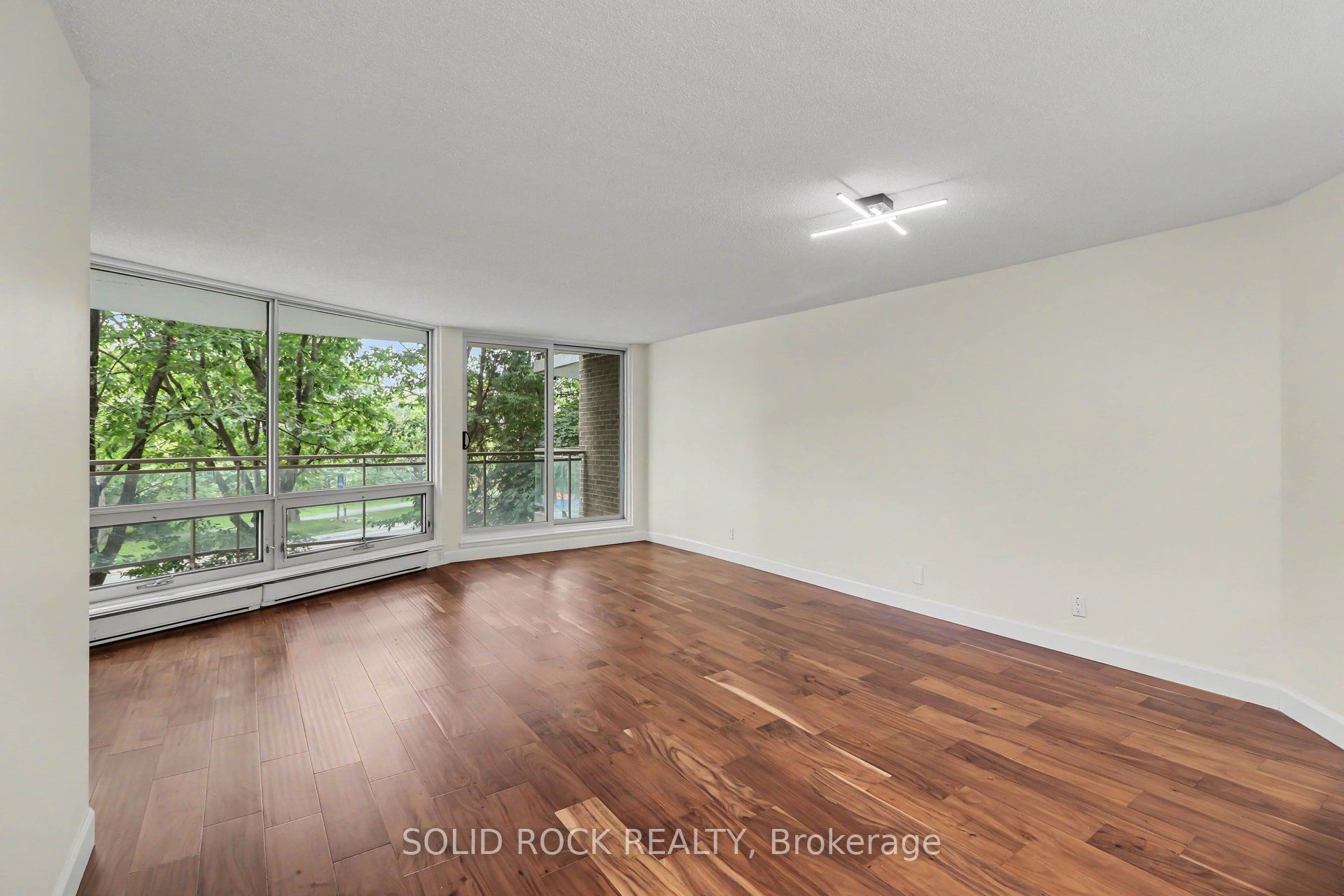 30 CHARLEVOIX Street 303