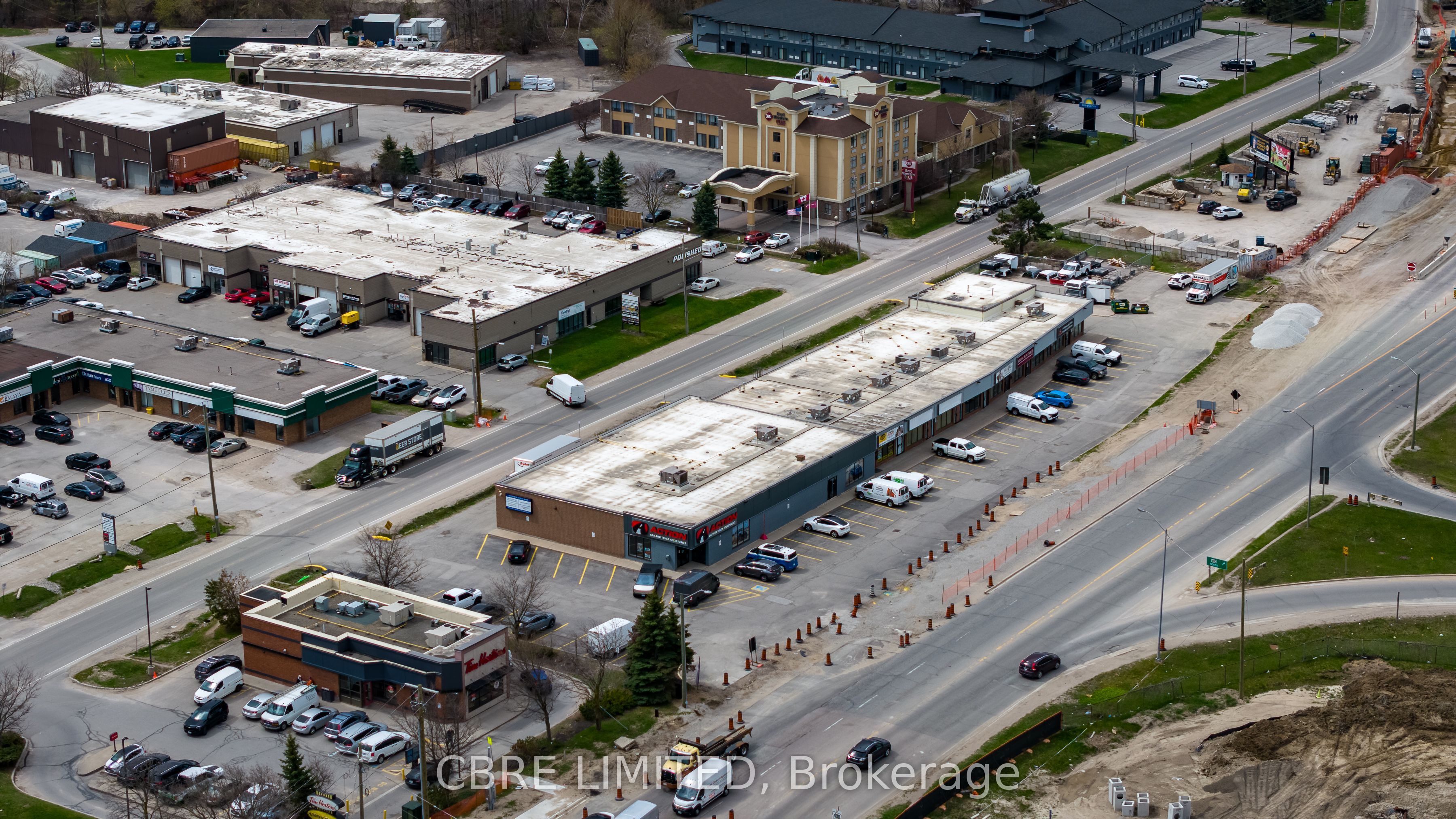 303 Dunlop Street W