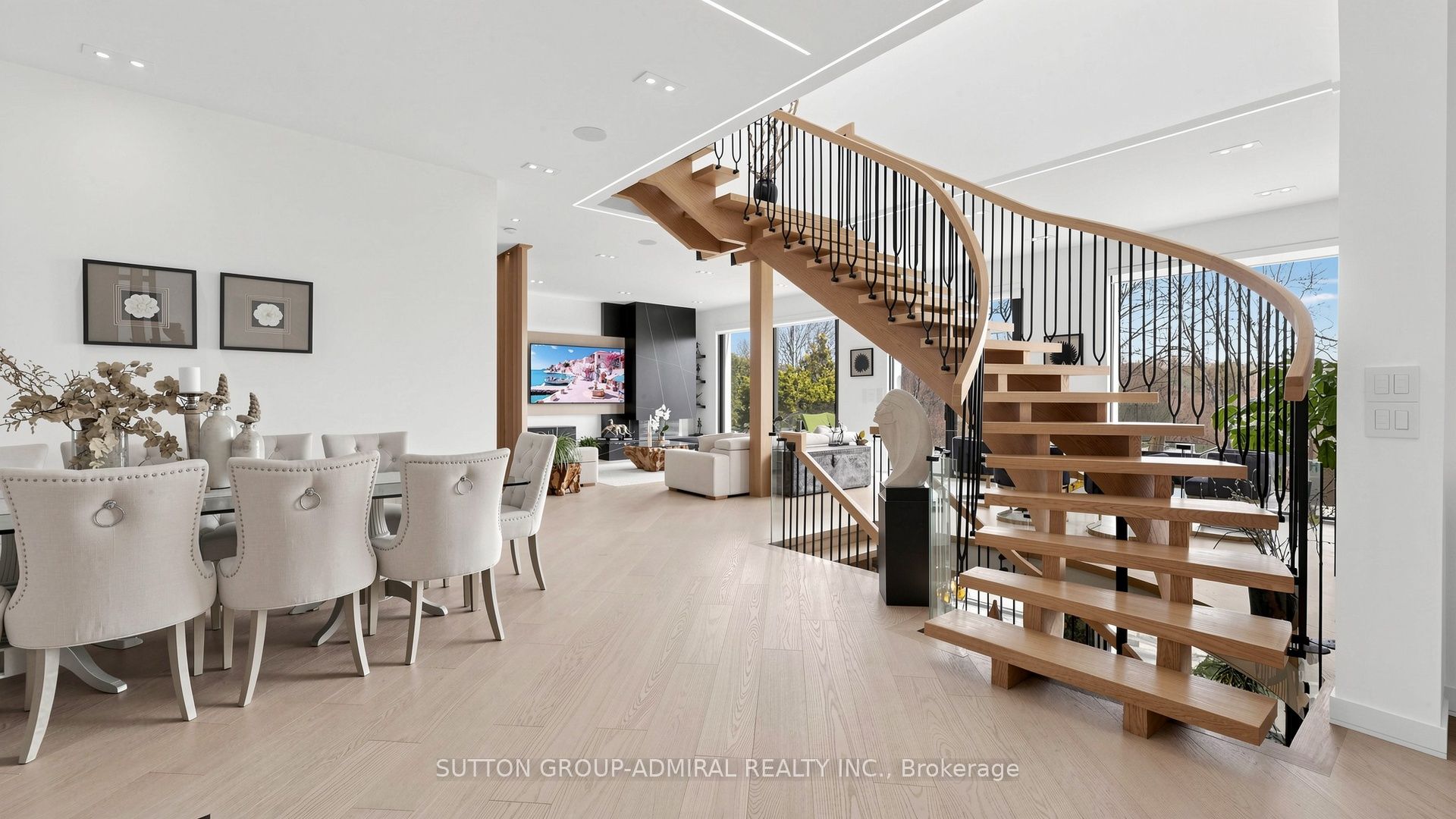 33 Thorny Brae Drive