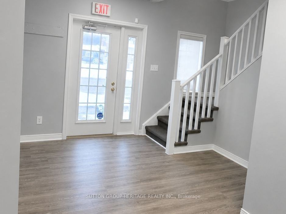 4-413 Dundas Street E