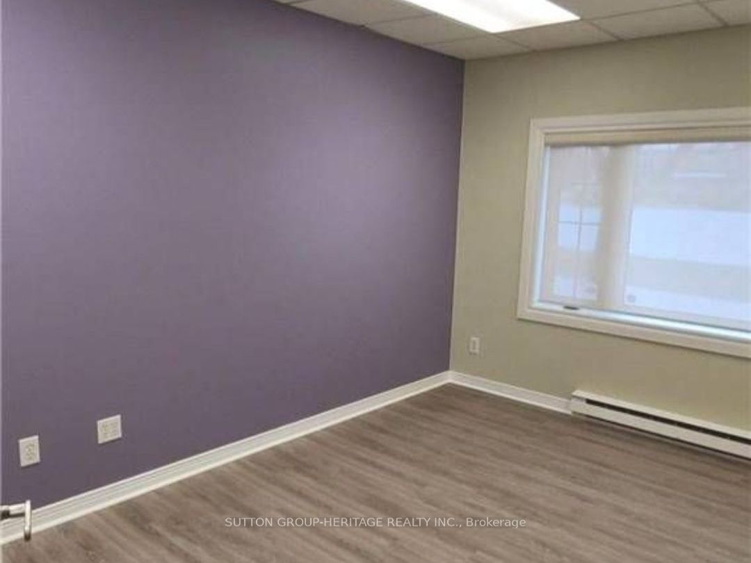 4-413 Dundas Street E