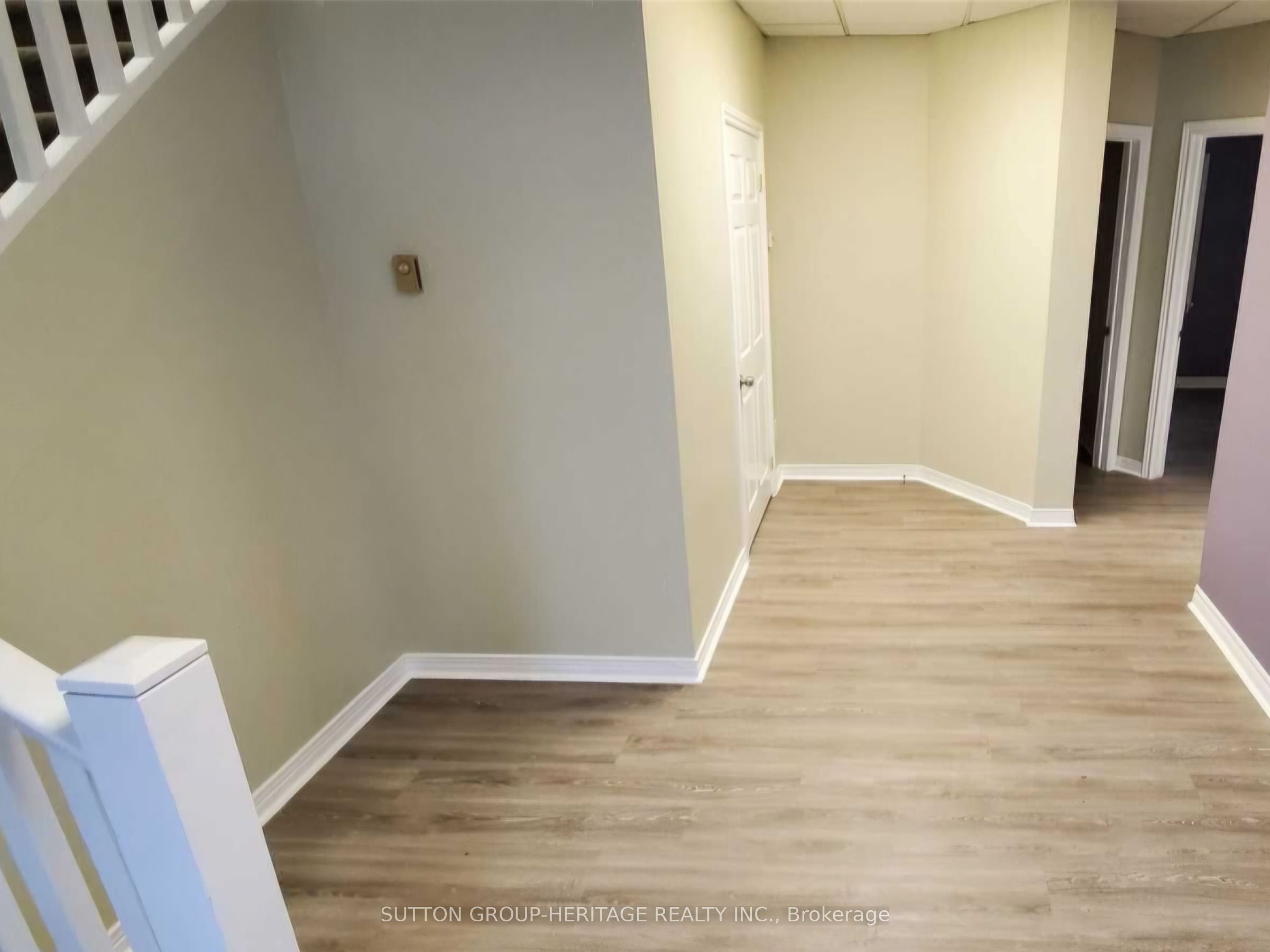 4-413 Dundas Street E
