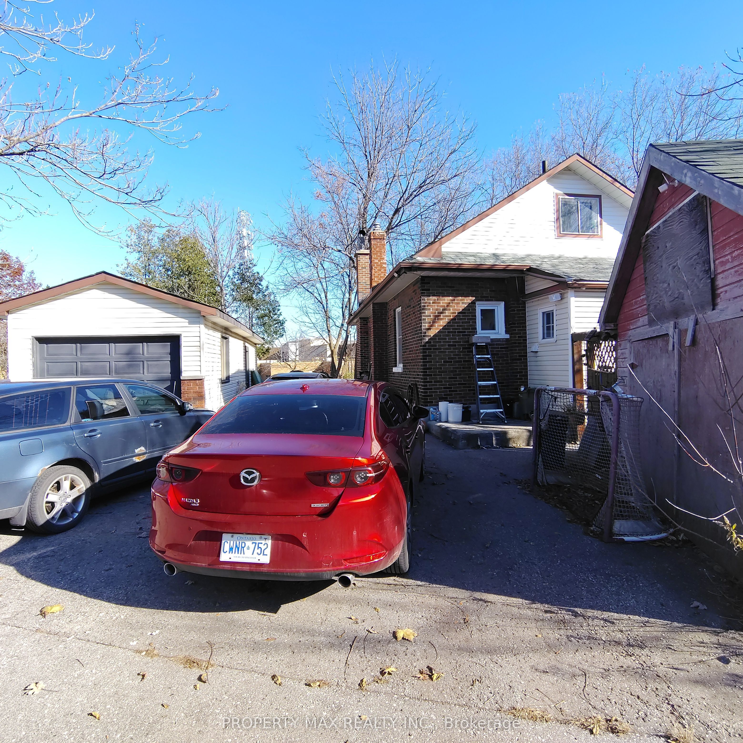 304 West Scugog Lane