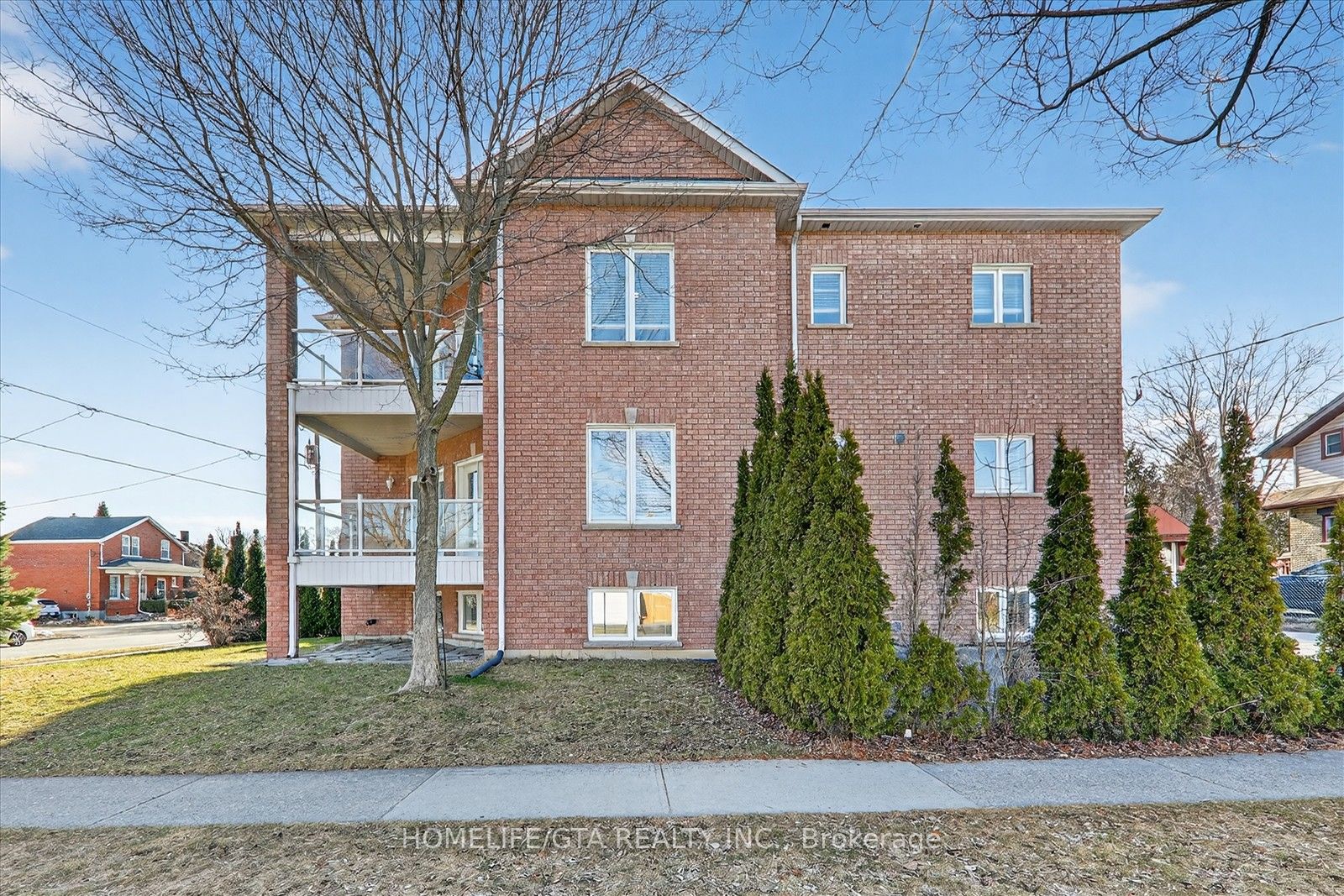 368 Pine Avenue