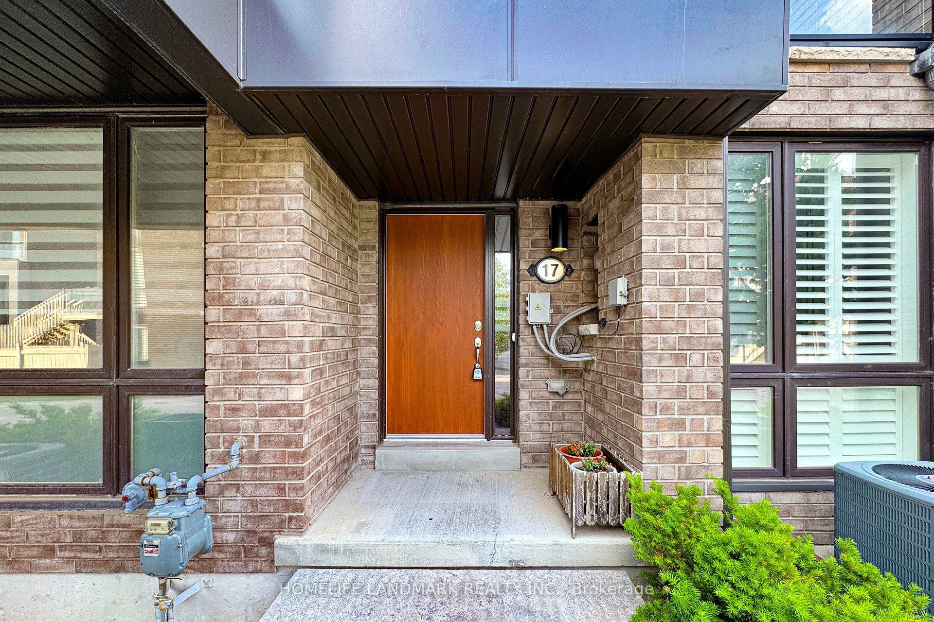 17 Thorncrest Drive