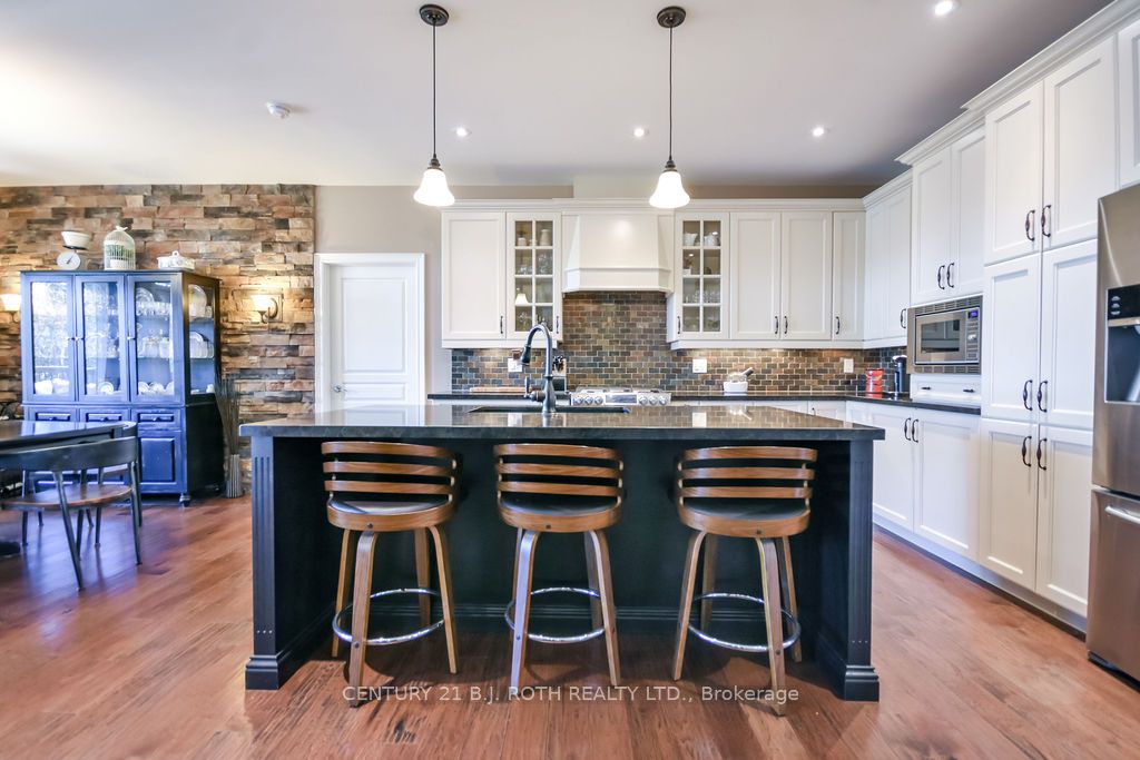 2 Roy Hickling Drive