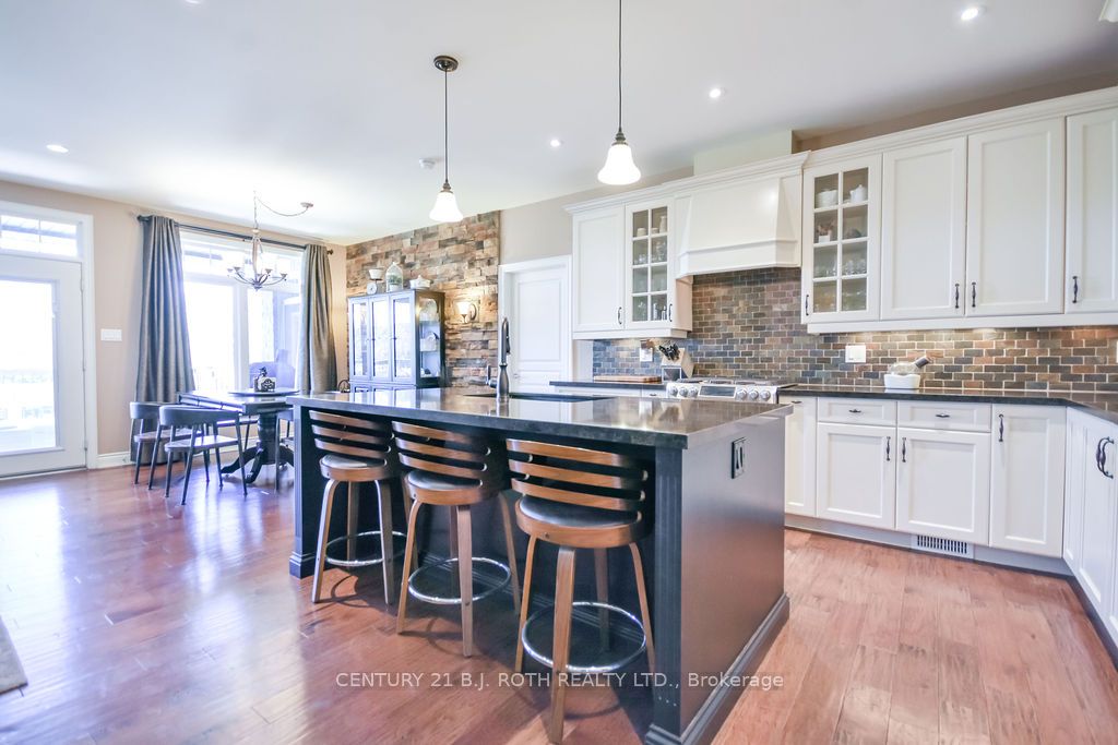 2 Roy Hickling Drive