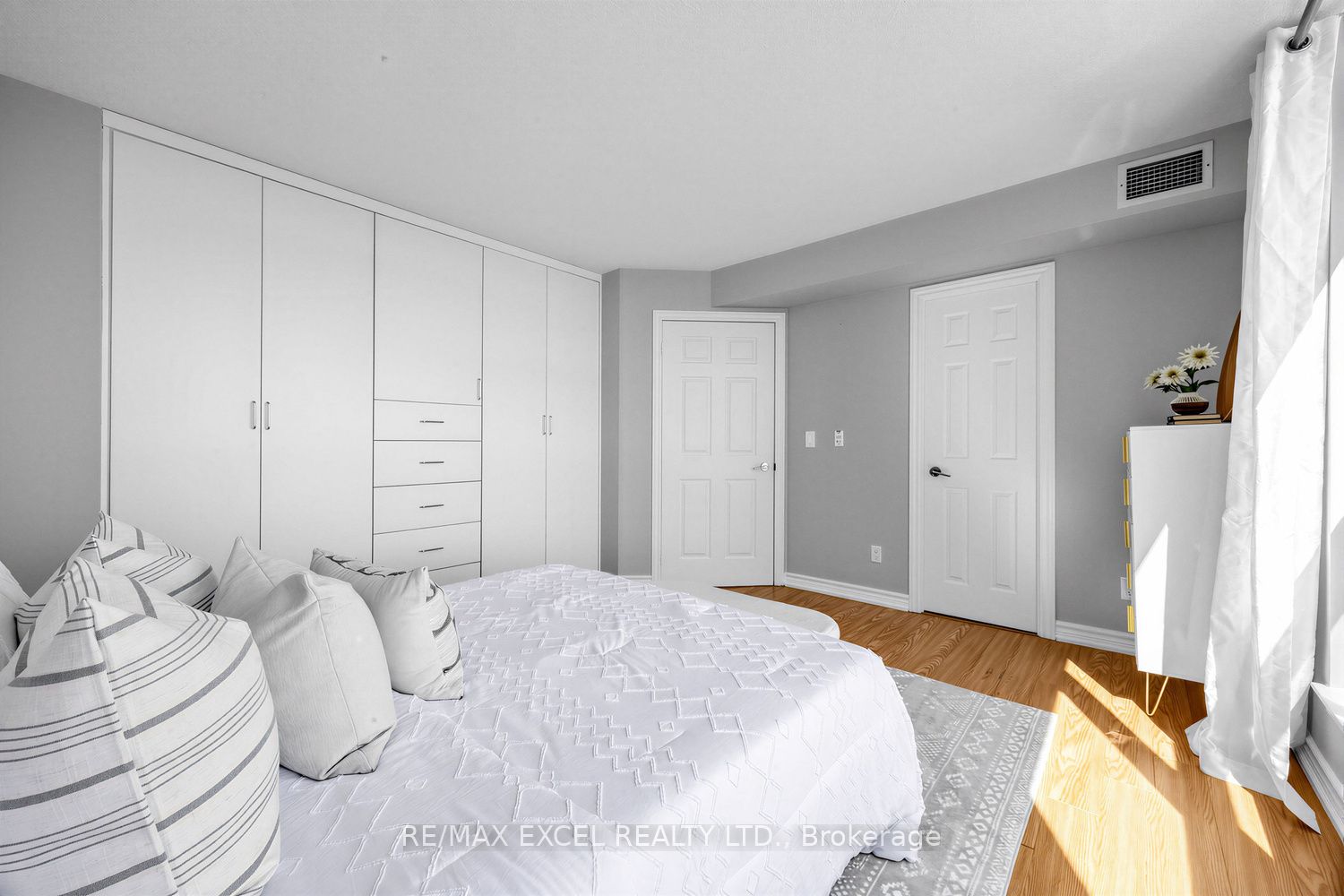 340 Watson Street W 916