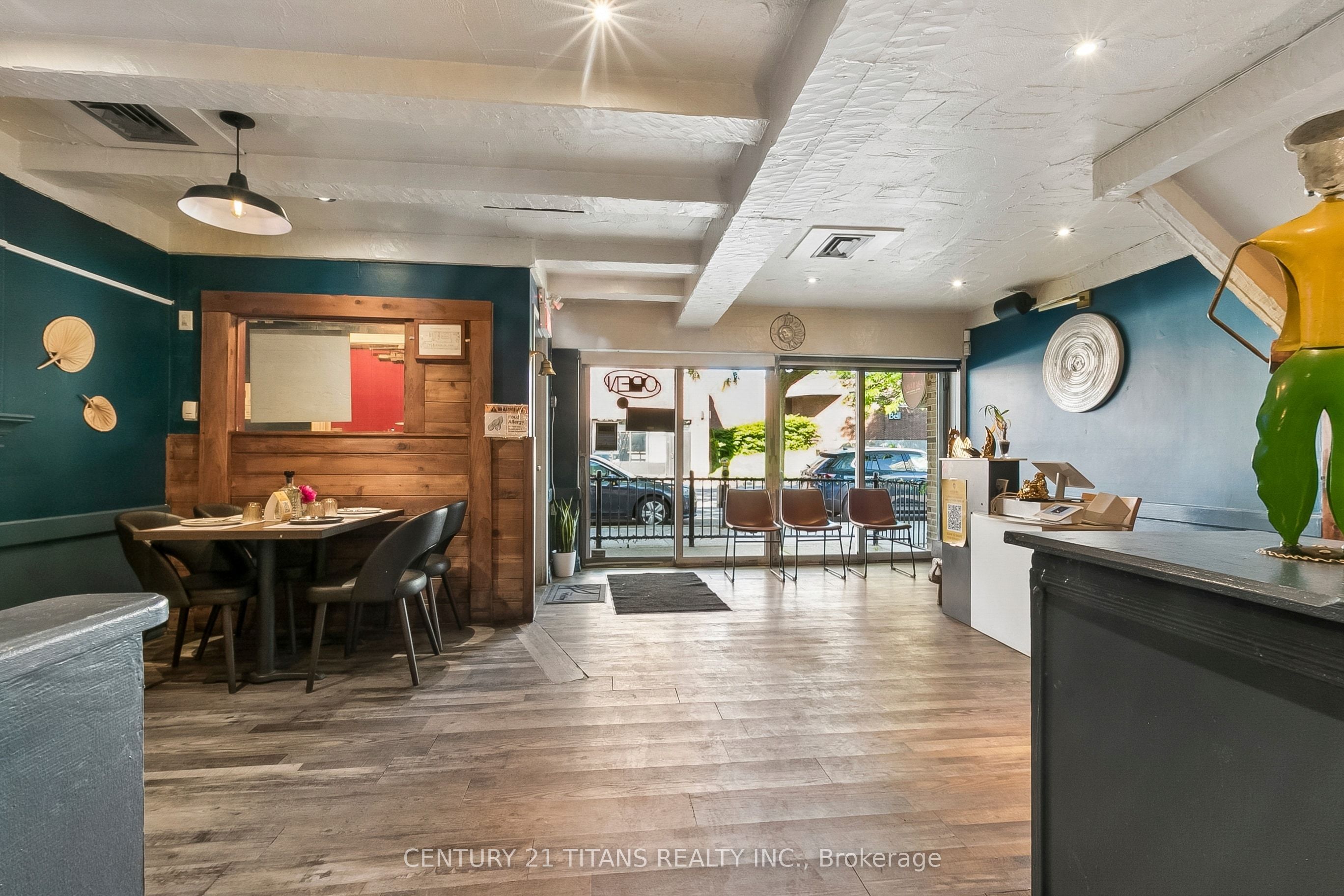 227 Brock Street S