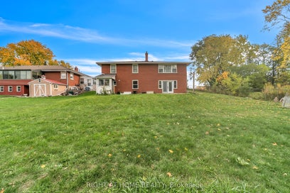 22 Hamilton Drive Newmarket ON L3Y 3E8
