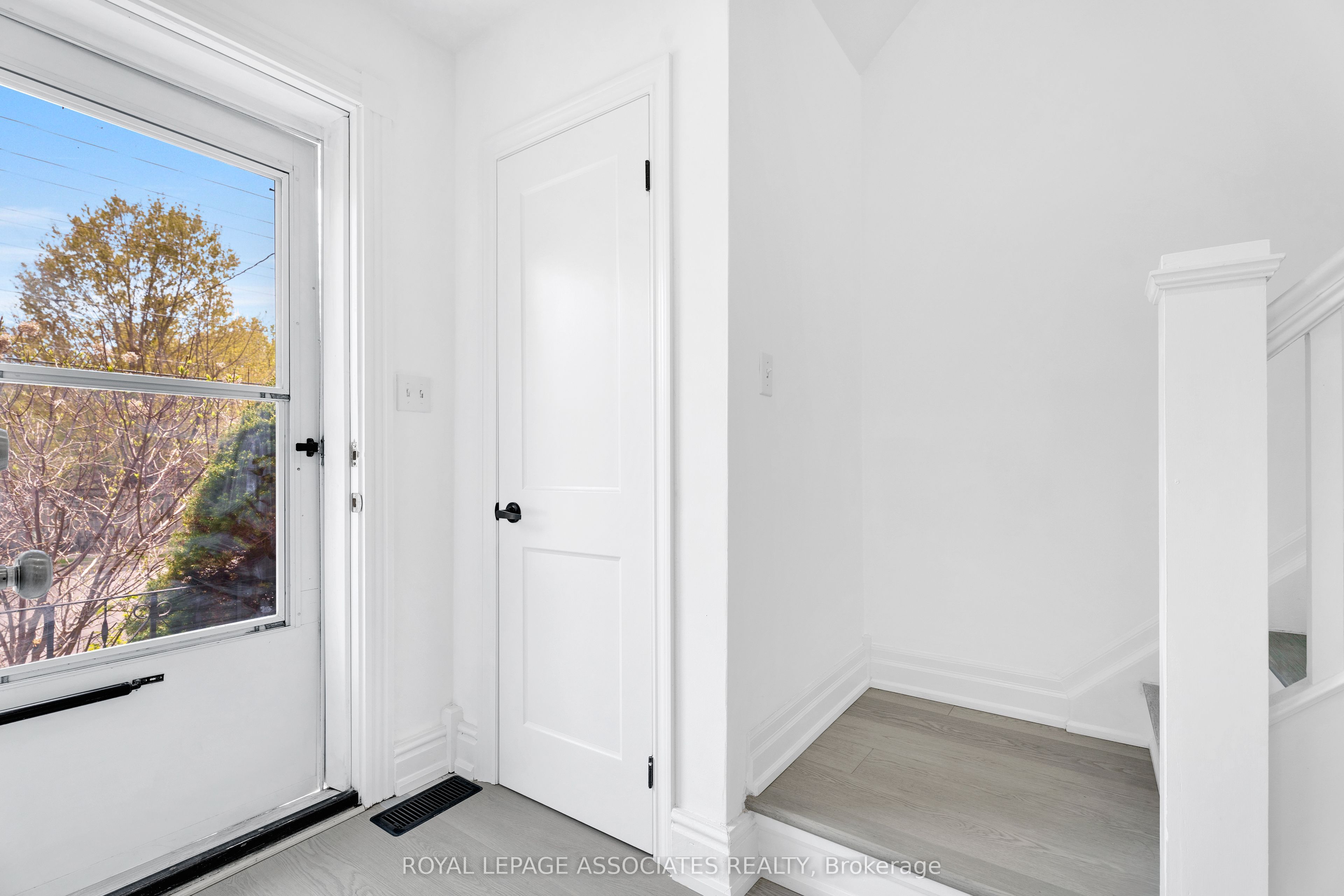42 Rossland Road W