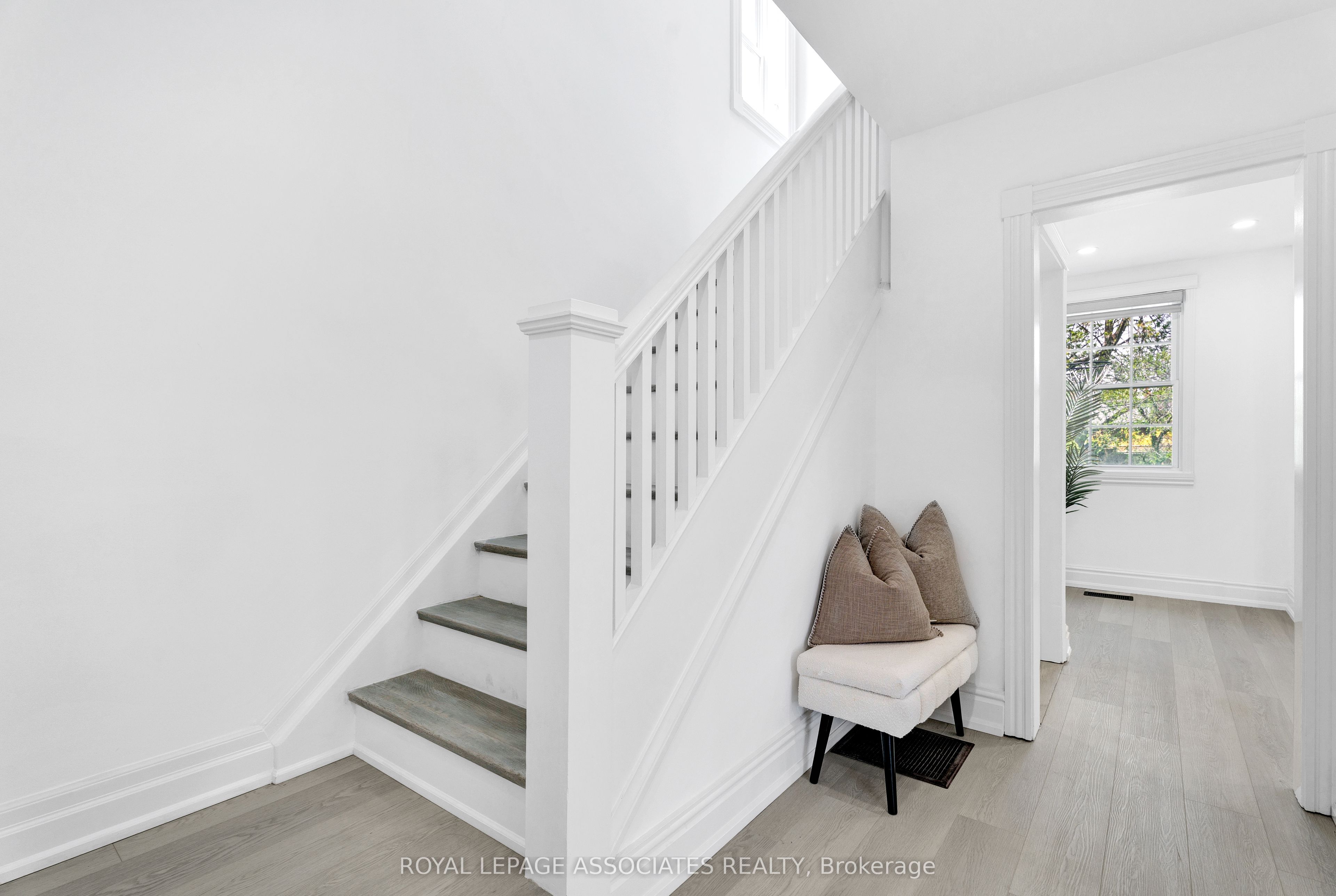 42 Rossland Road W