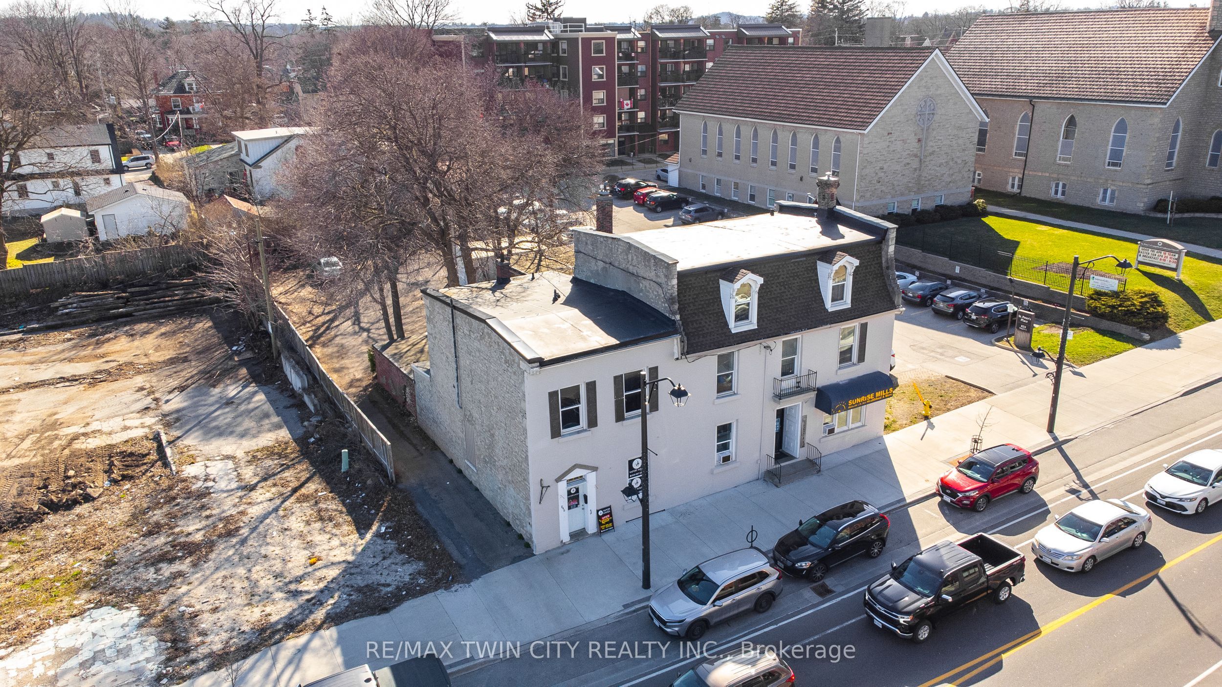 840-846 King Street E