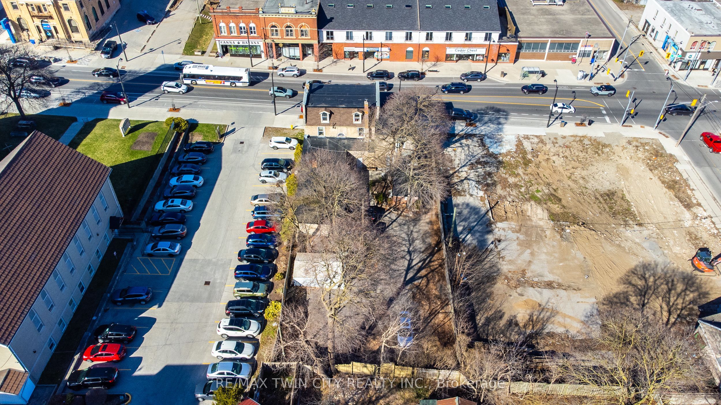 840-846 King Street E