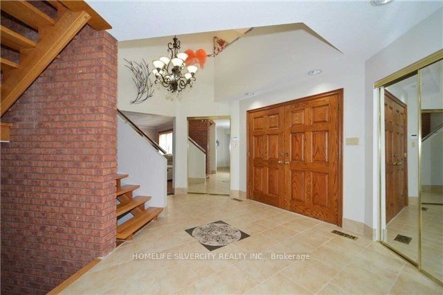 11140 Huntington Road E