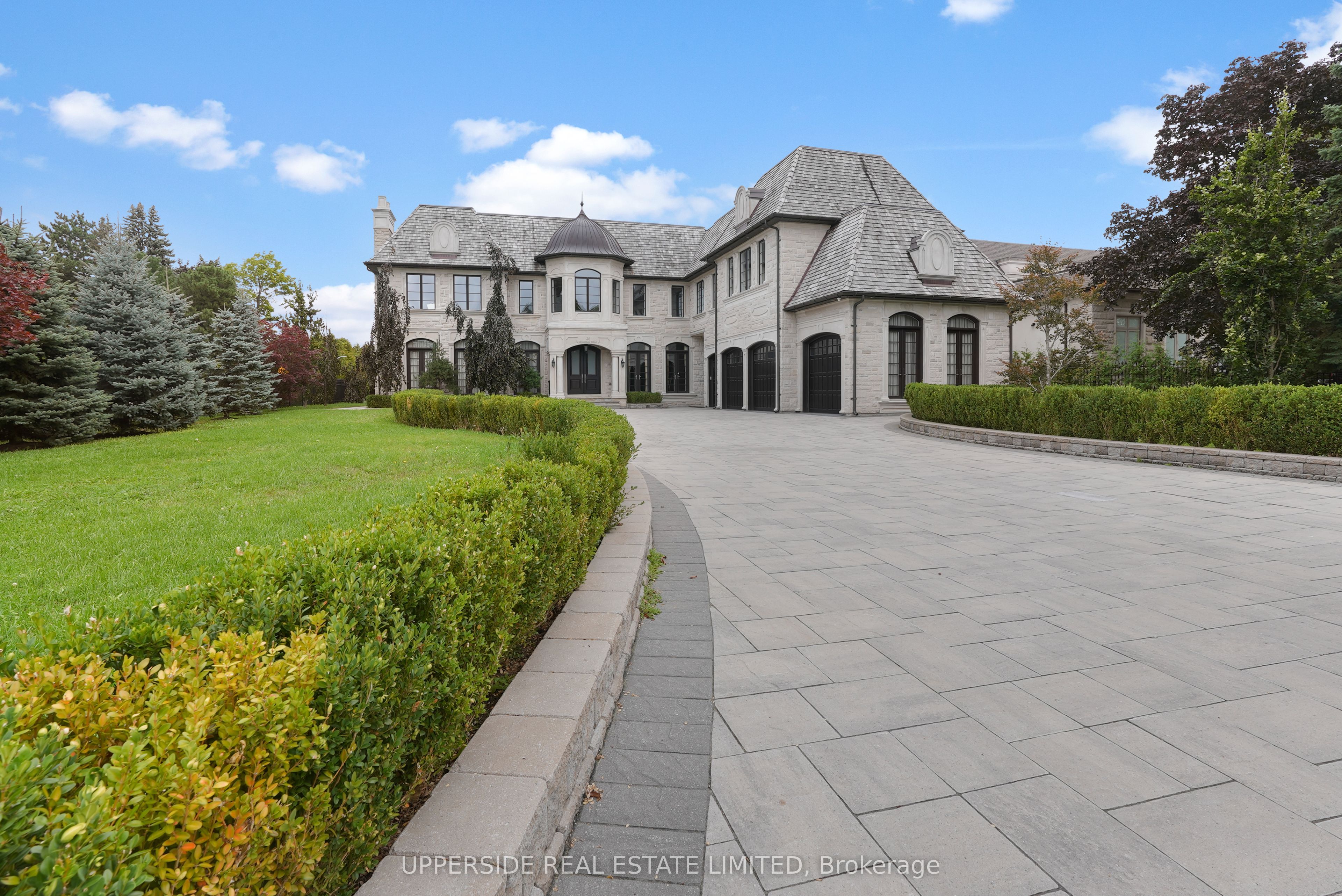 29 Riverside Boulevard W