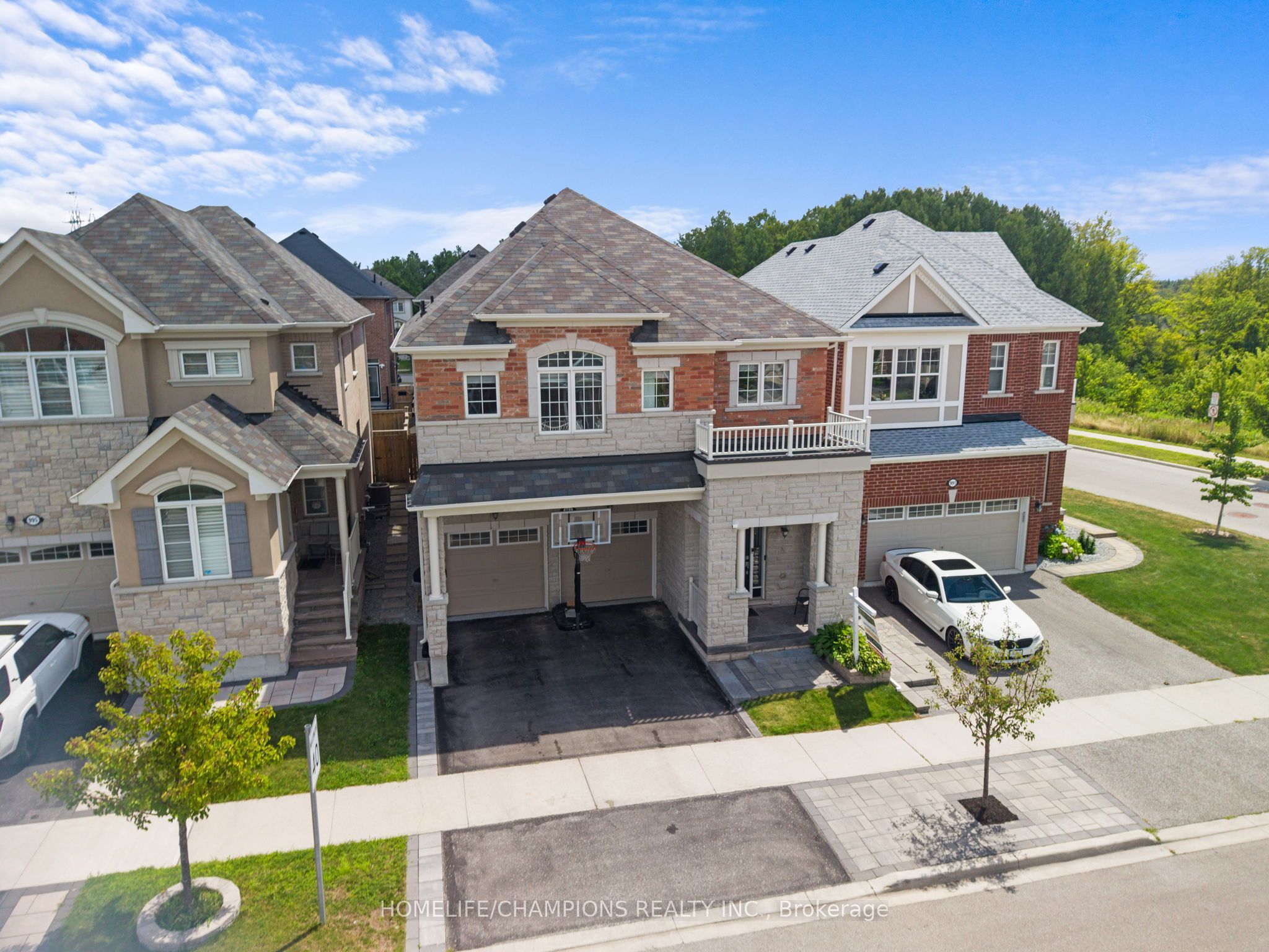 993 Dragonfly Avenue