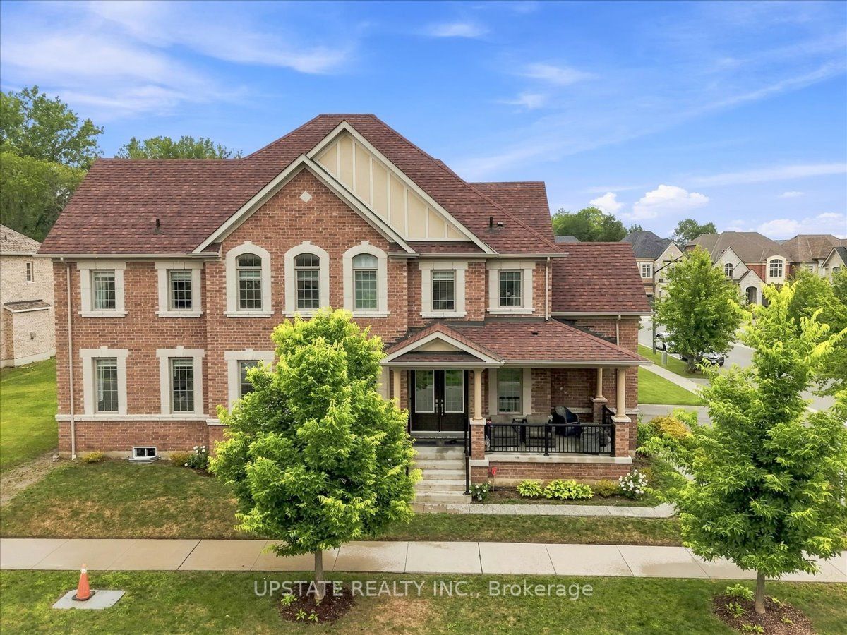 18 Blenheim Circle