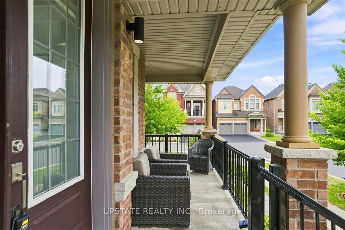 18 Blenheim Circle