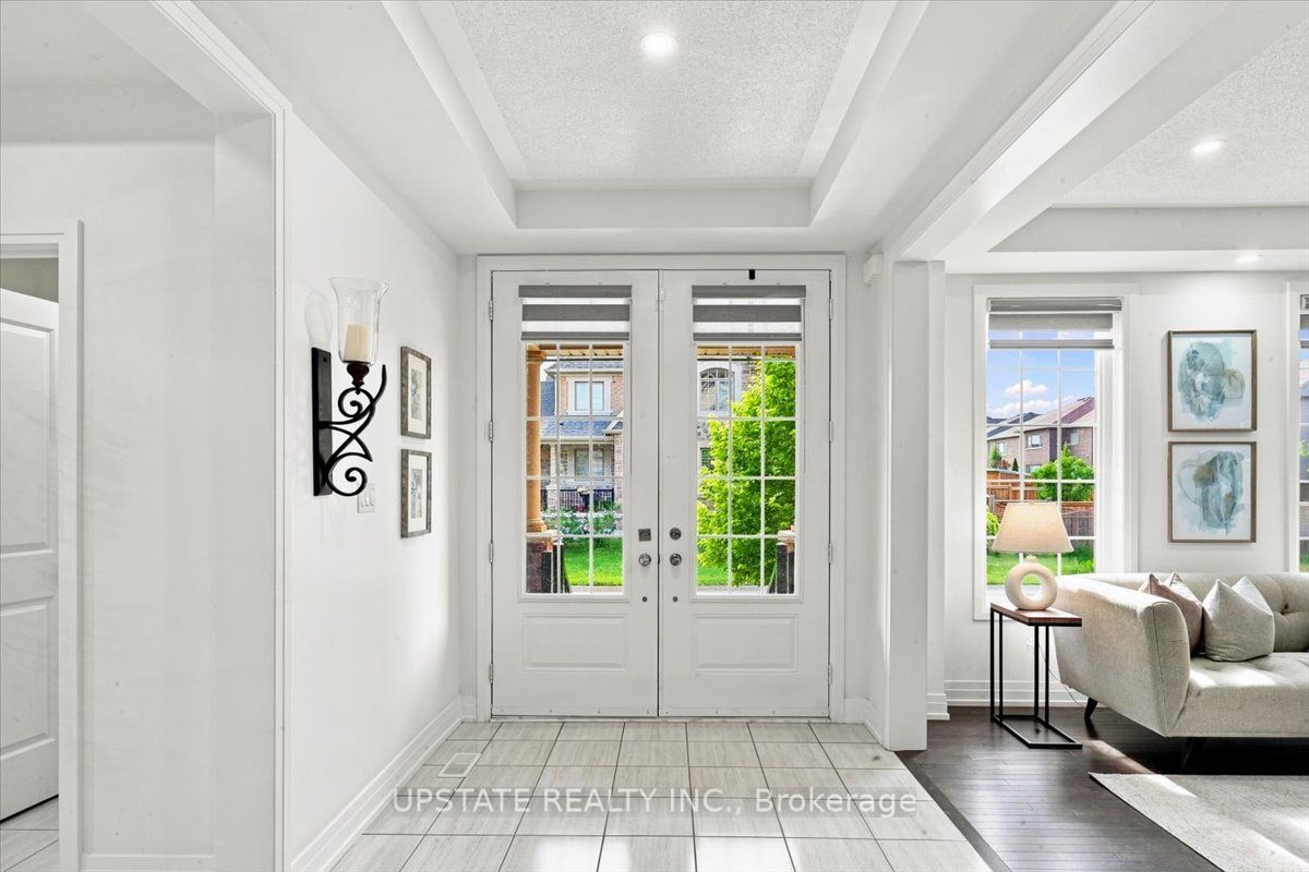 18 Blenheim Circle