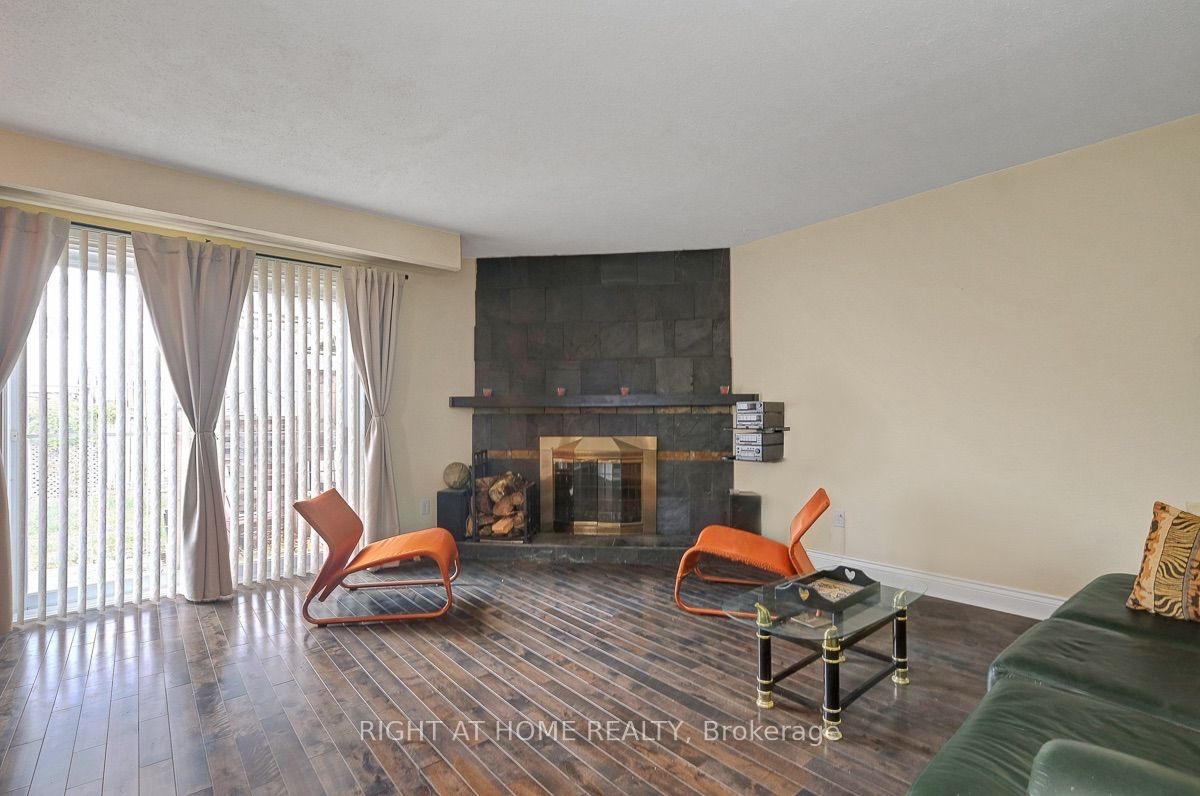 1736 Stoneboat Crescent