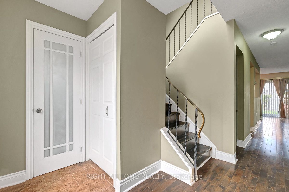 1736 Stoneboat Crescent