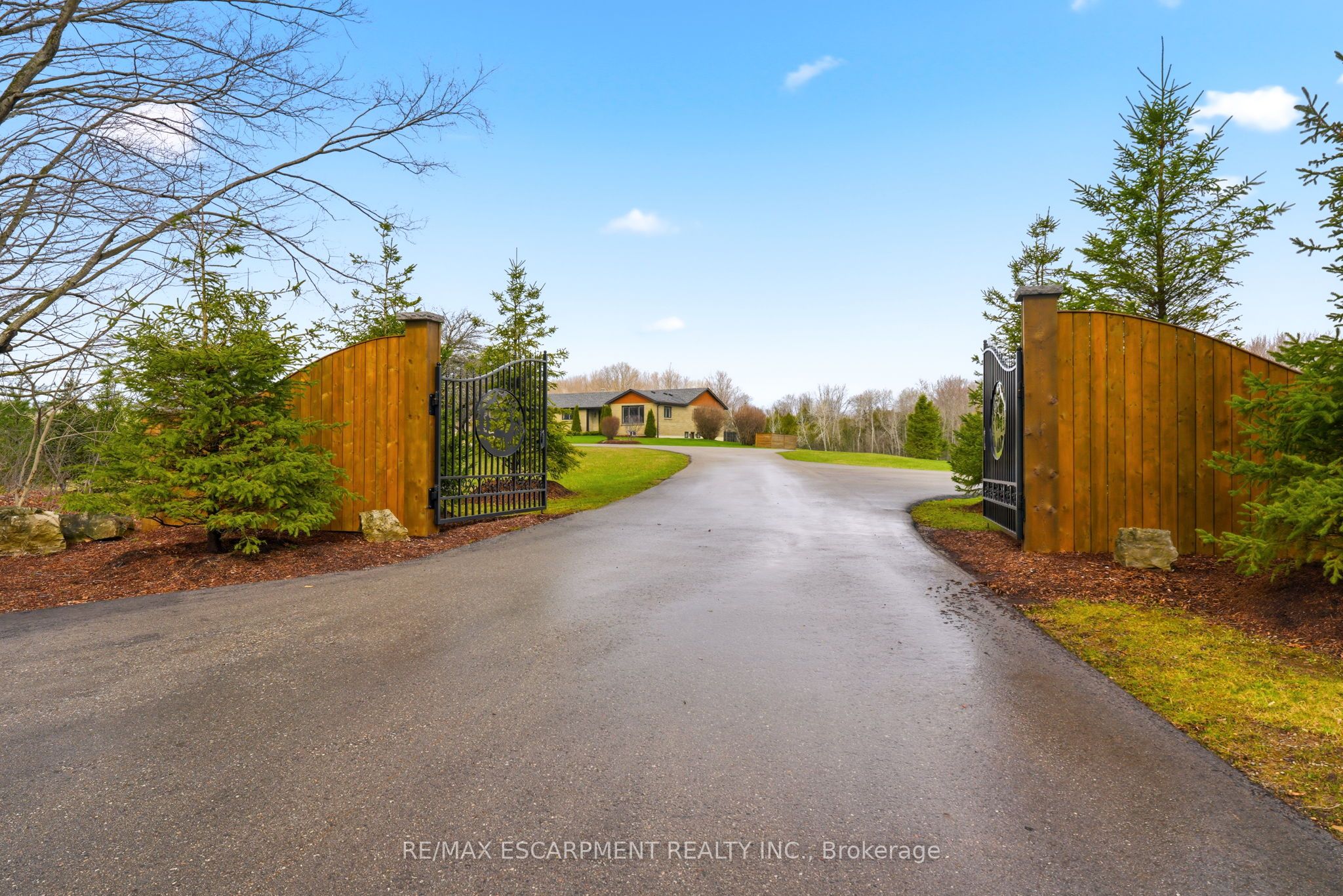 1371 10th Concession Road W