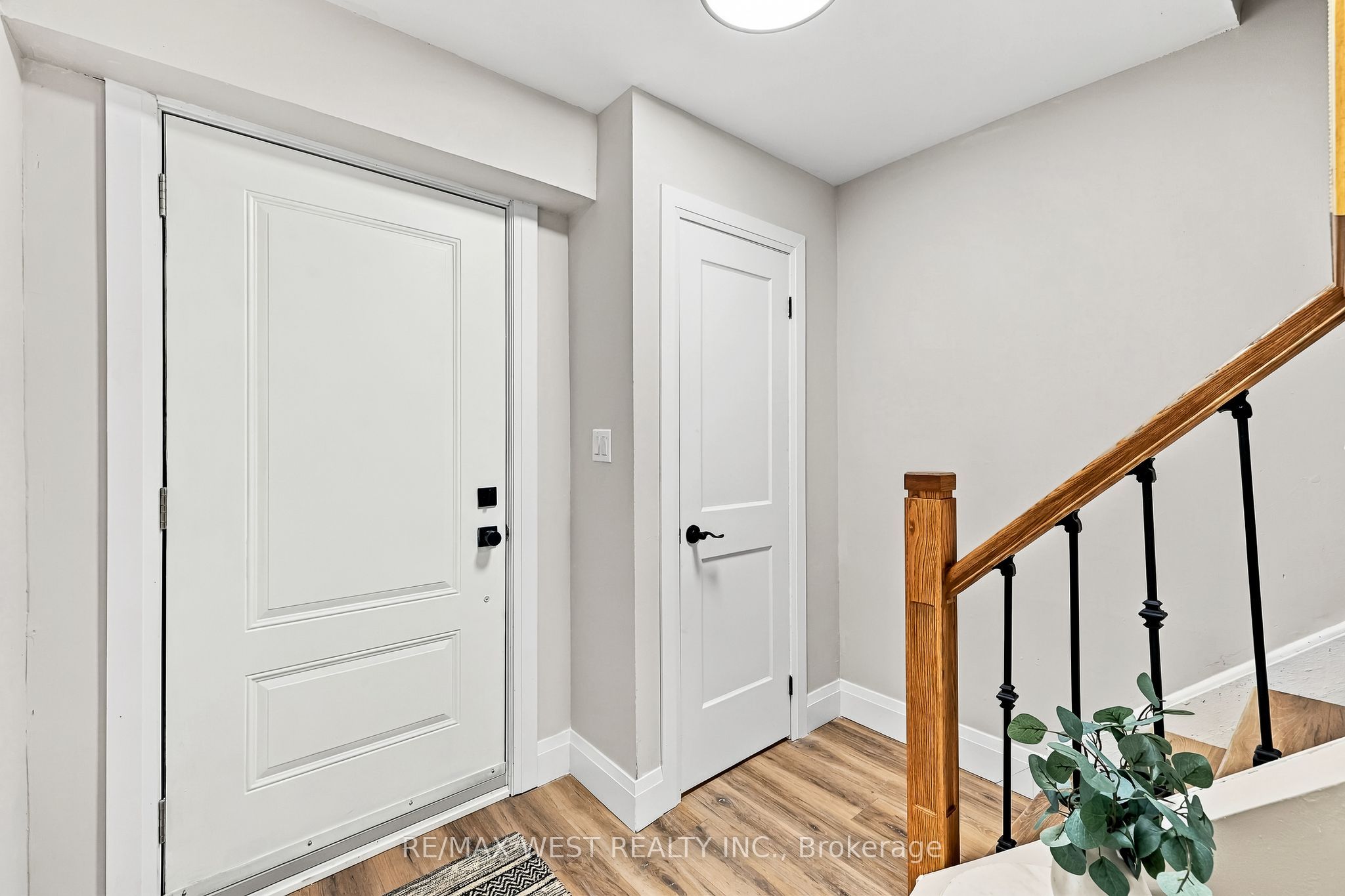 721 Cricklewood Drive 3