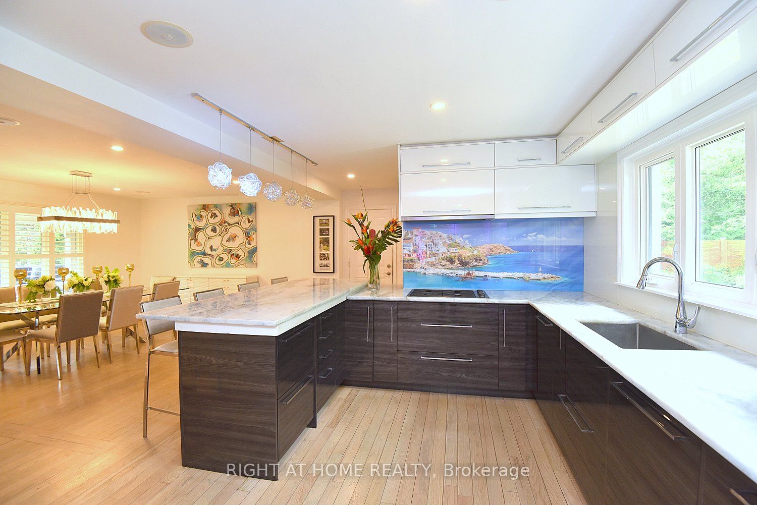 4299 Lakeshore Road
