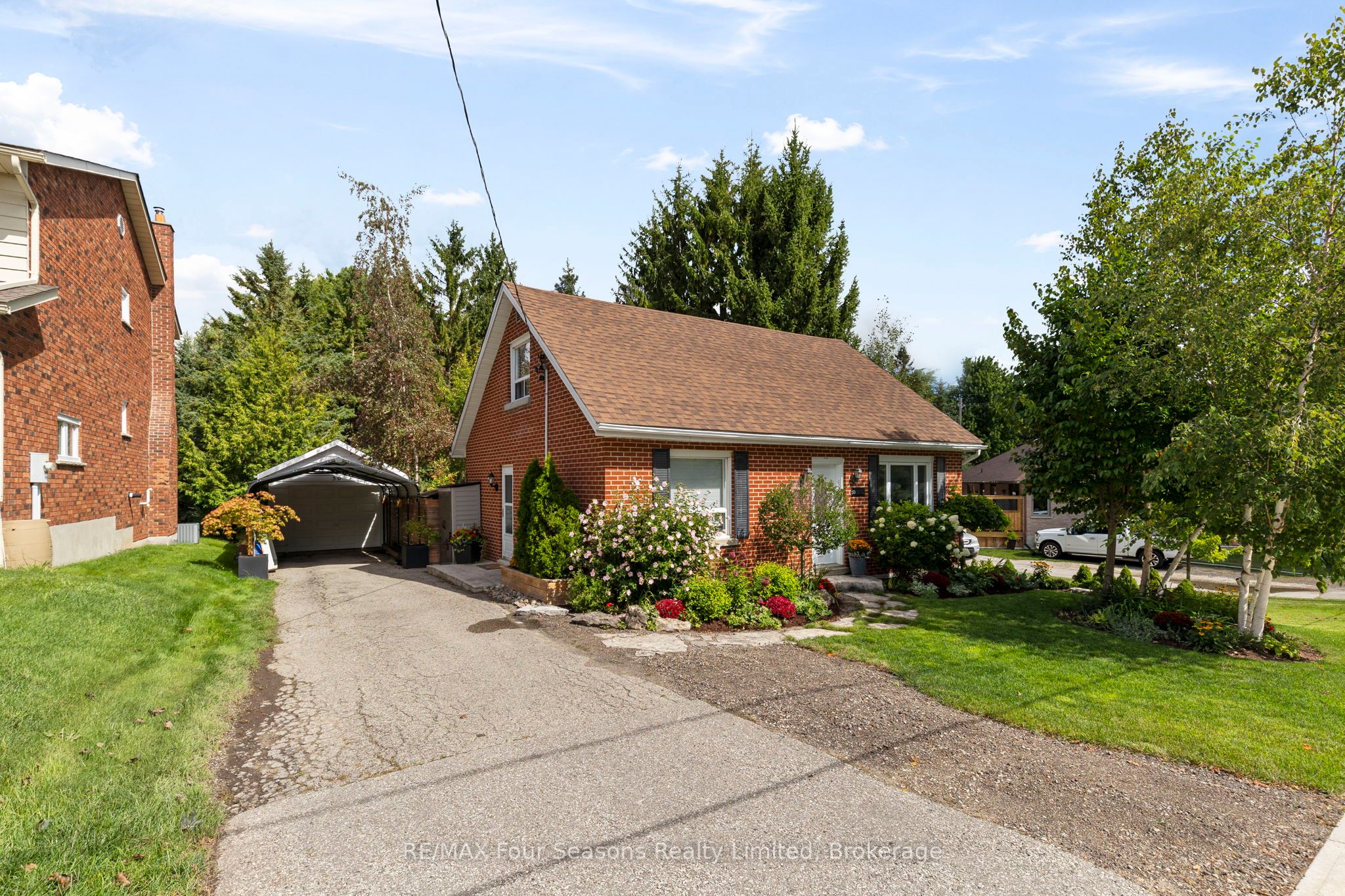 50 Amaranth Street W