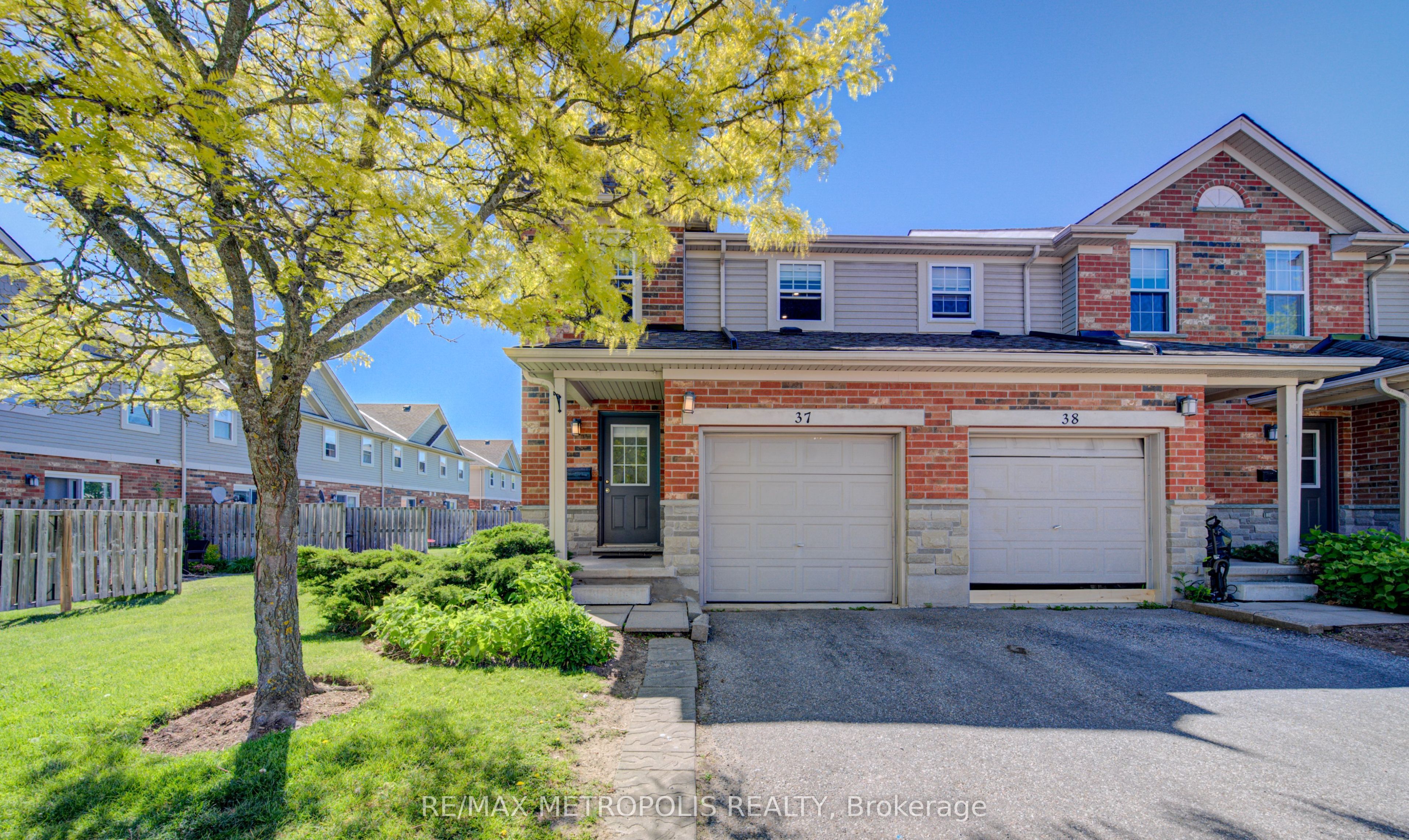124 GOSLING Gardens 37