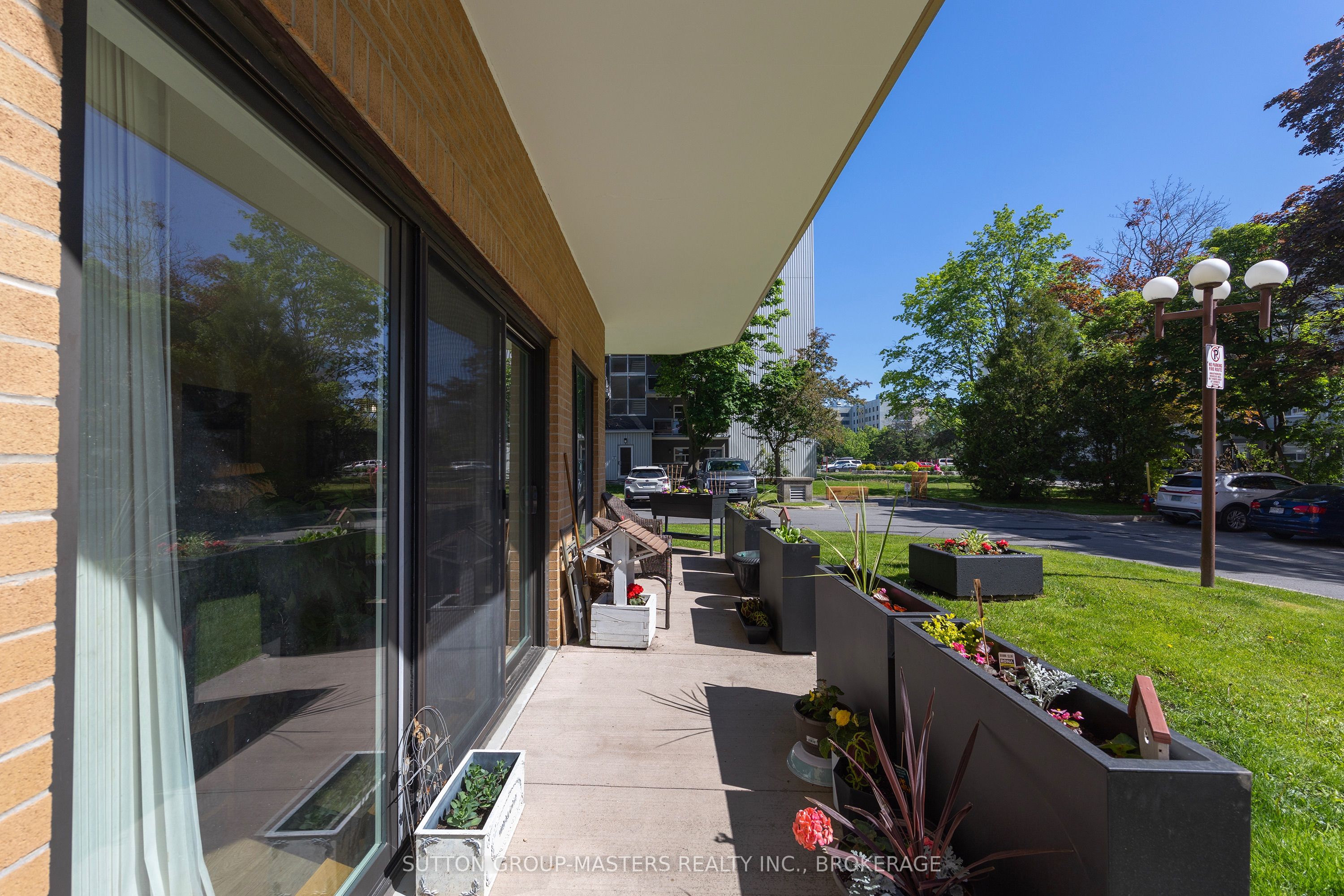 257 Bath Road 102