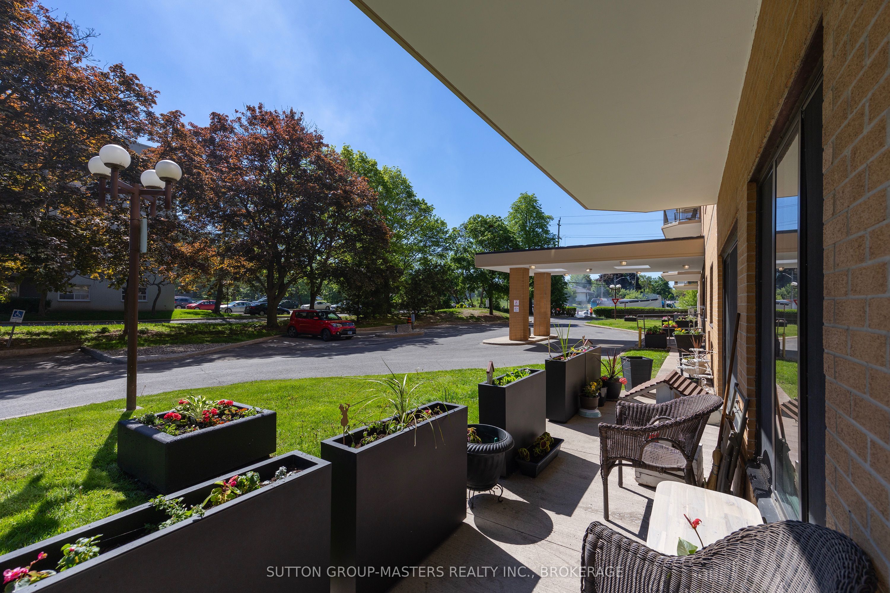 257 Bath Road 102